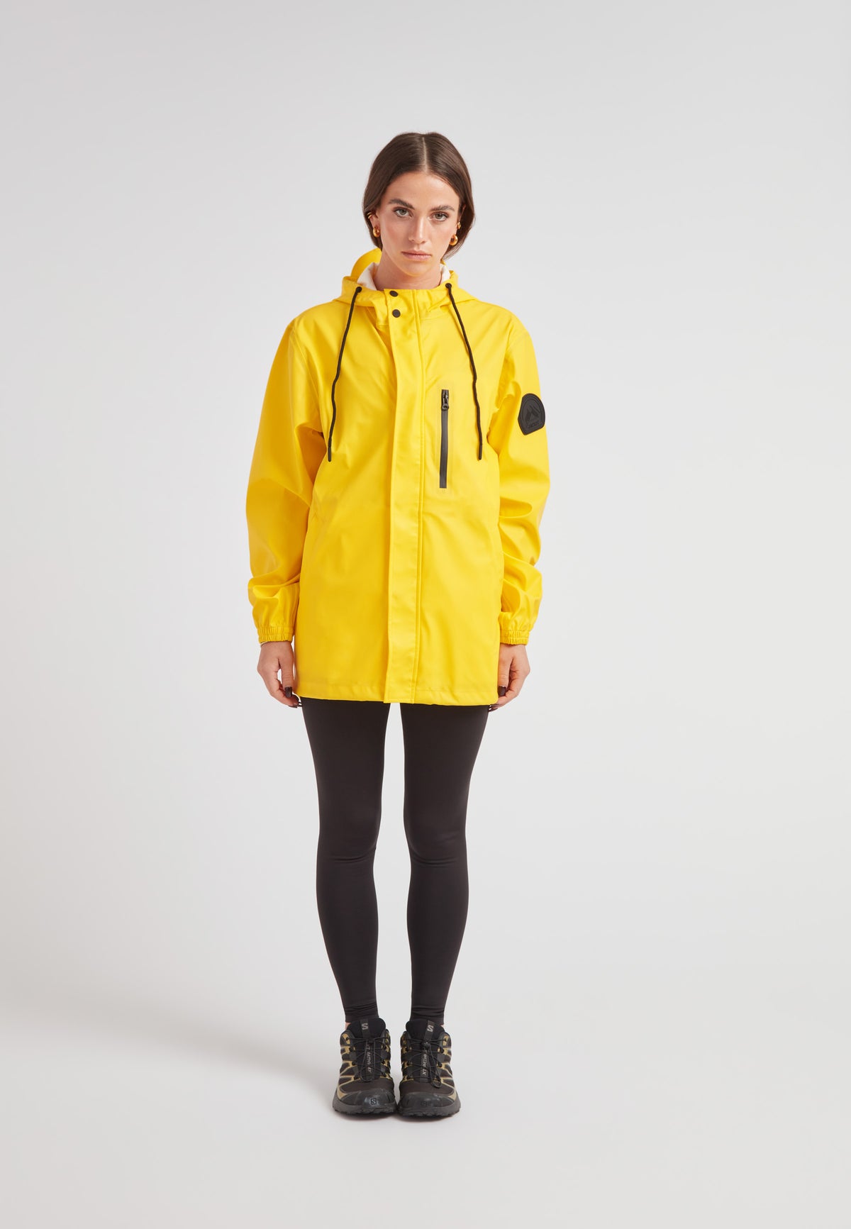 ELEMENTS Raincoat 2.0 Yellow worn by a model, showcasing its sleek design and bright color.