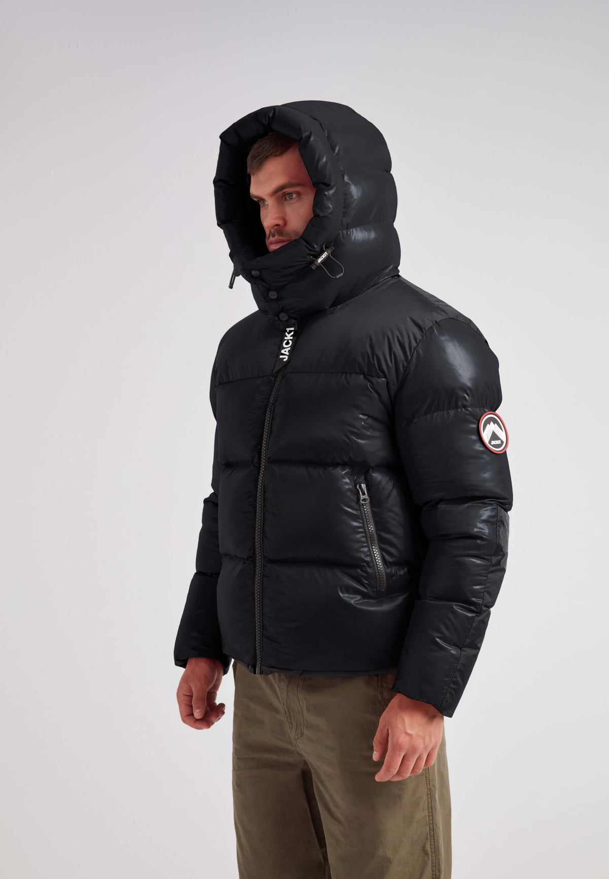Expedition Parka Puffer Men Black worn by a man with oversized hood and boxy silhouette in a stylish pose.