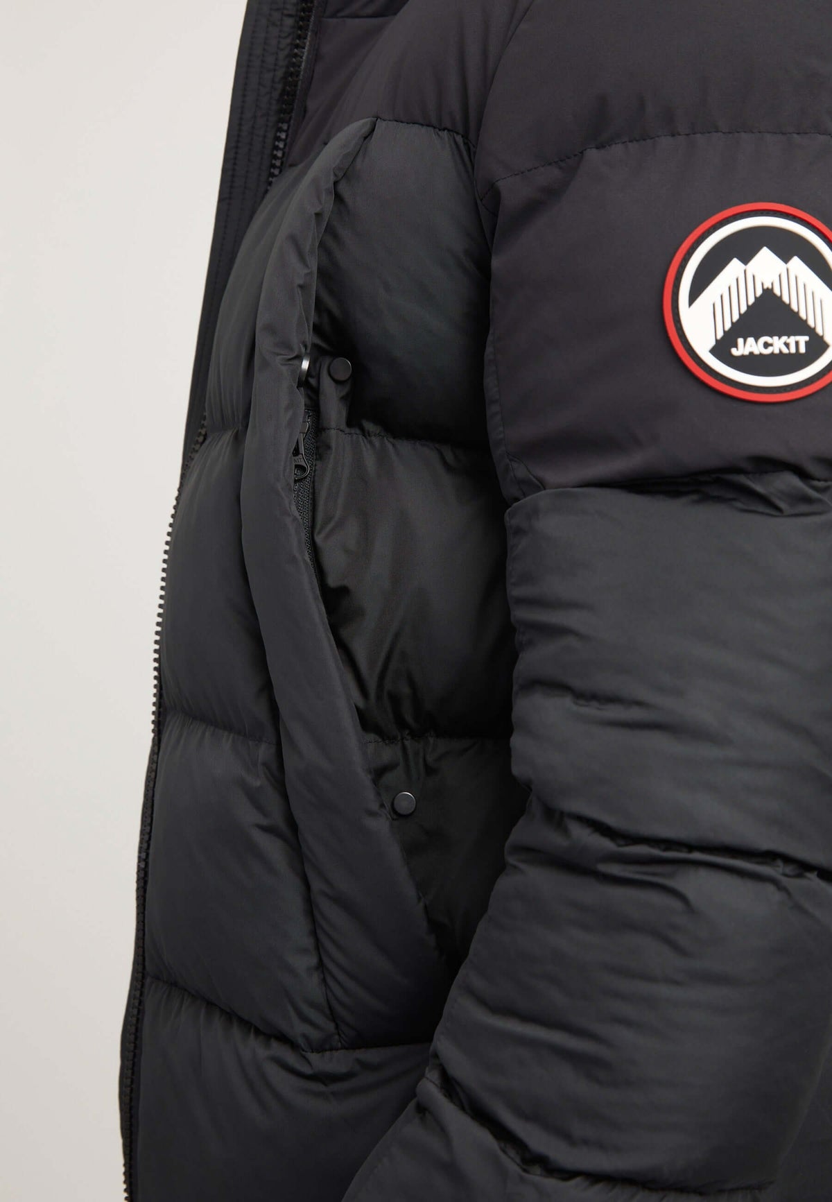 Luna Puffer Jacket Black detail shot by JACK1T