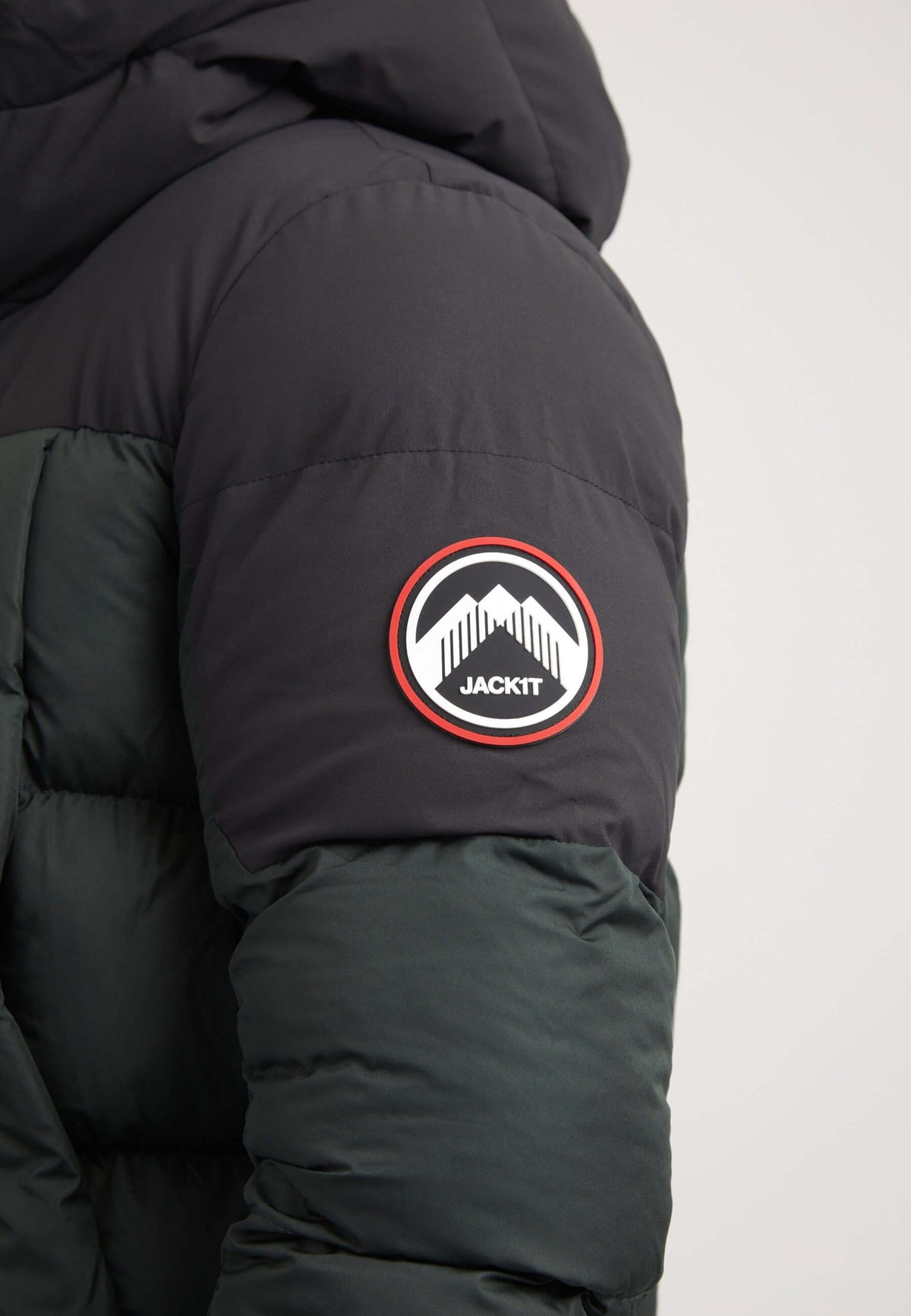 Luna Puffer Jacket Olive/Black detail shot by JACK1T