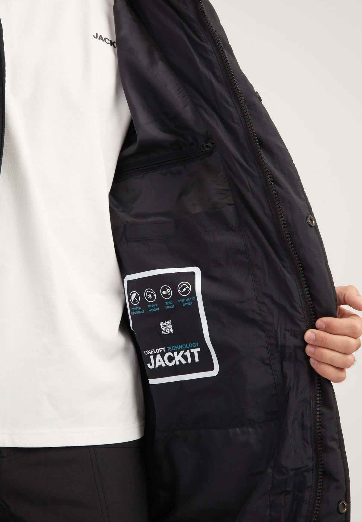 Nomad ONELOFT Parka Coat 2.0 Black detail shot by JACK1T