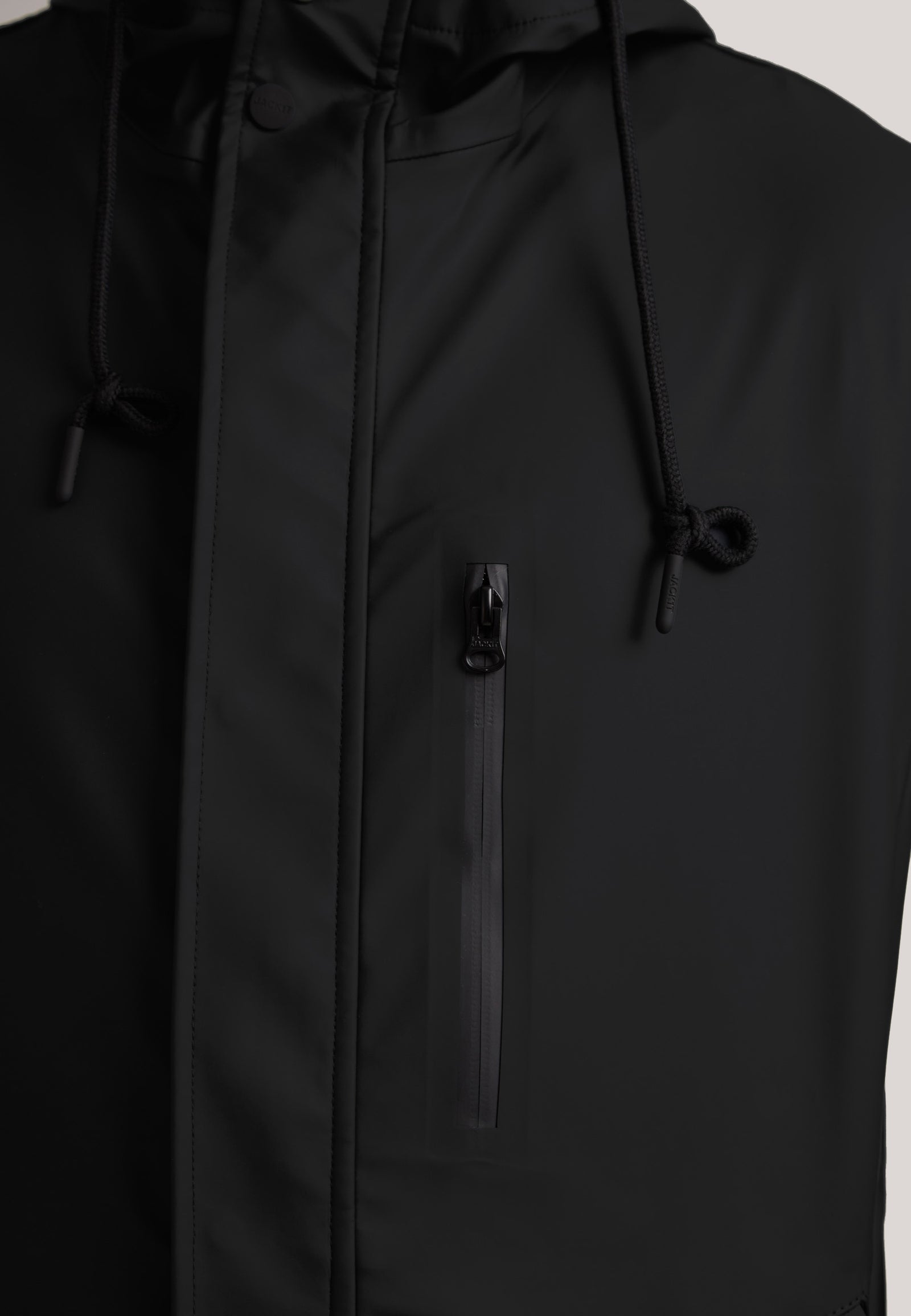 ELEMENTS Unisex Raincoat 2.0 Black close-up of the zipper and hood details.