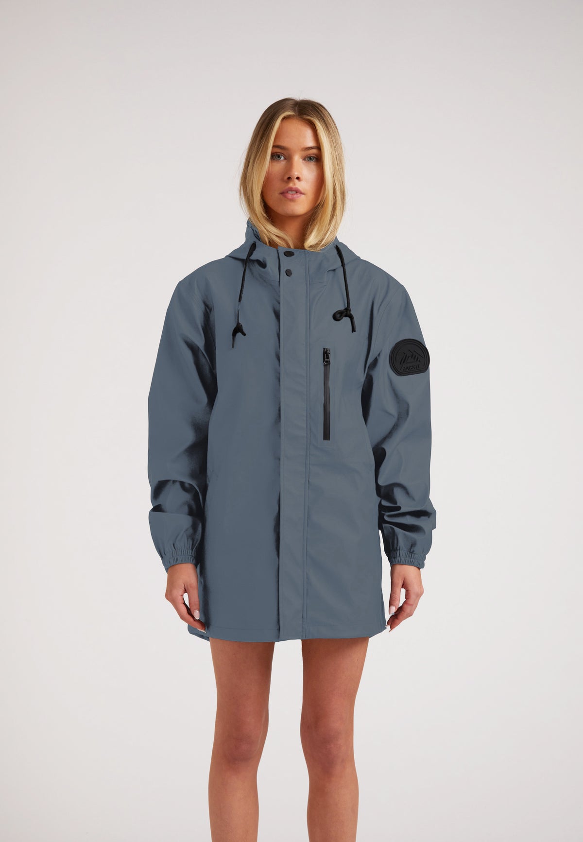 ELEMENTS Raincoat 2.0 Grey on model, showcasing its lightweight design and functional features.