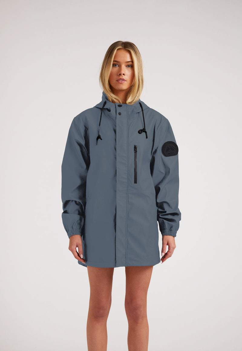 ELEMENTS Raincoat 2.0 Grey on model, showcasing its lightweight design and functional features.
