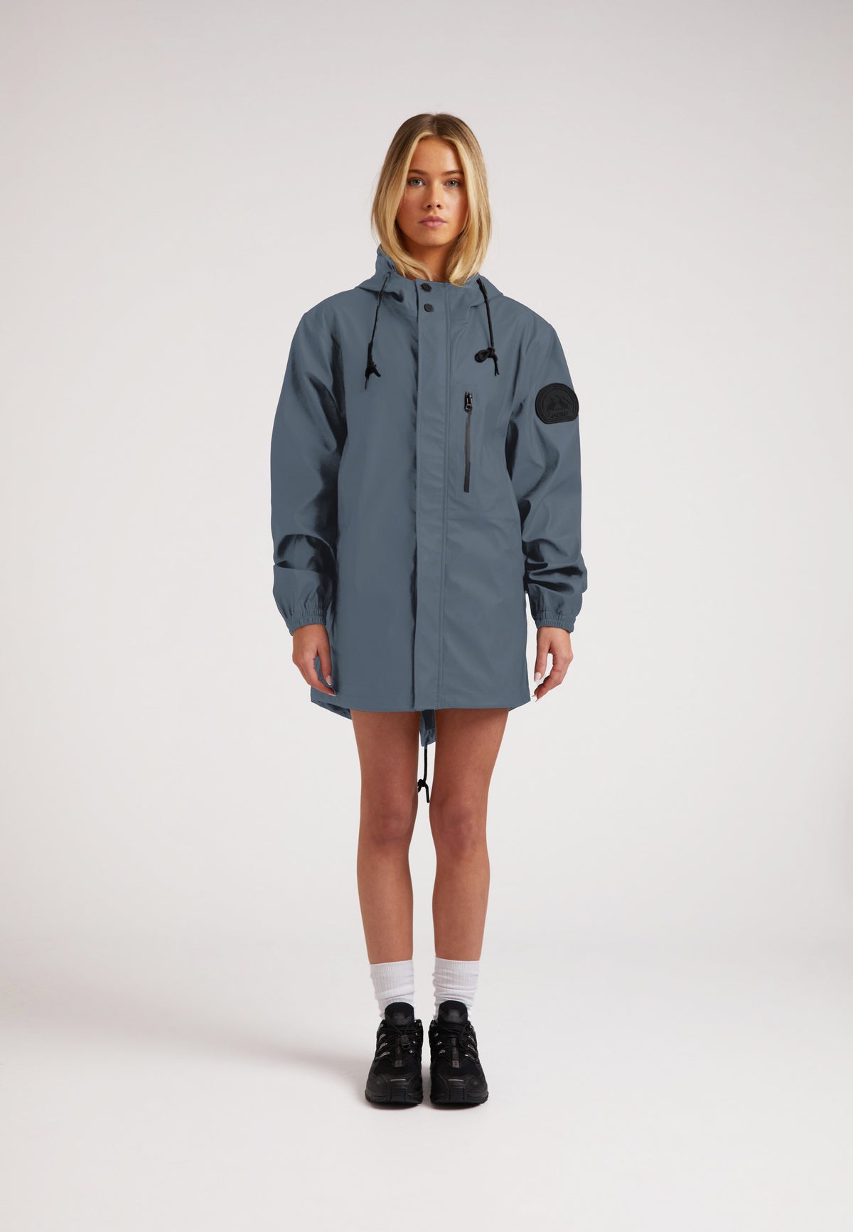 ELEMENTS Raincoat 2.0 Grey worn by a model, showcasing its lightweight design and stylish look.