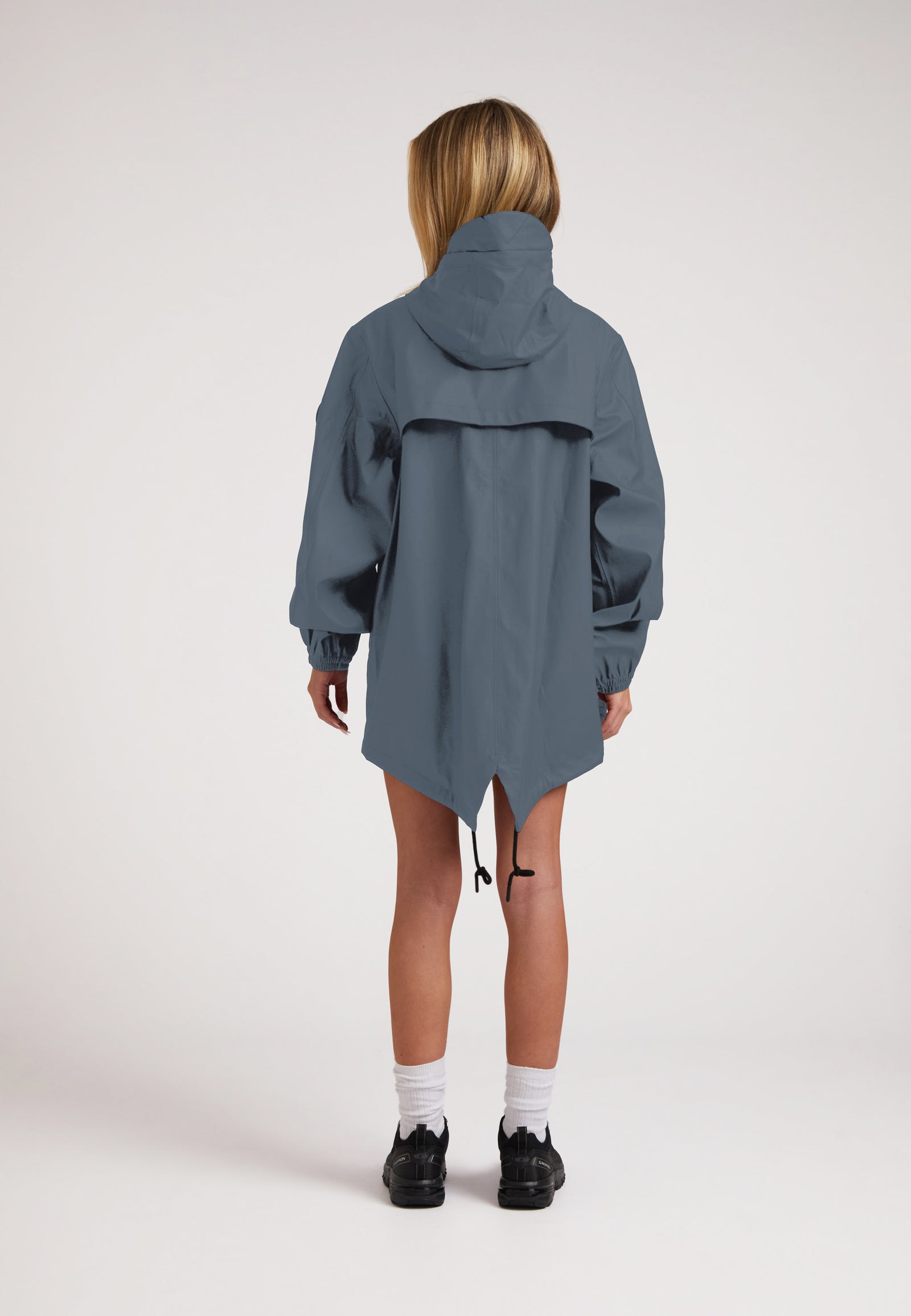 Girl wearing ELEMENTS Raincoat 2.0 Grey, showcasing the back design and comfortable fit.