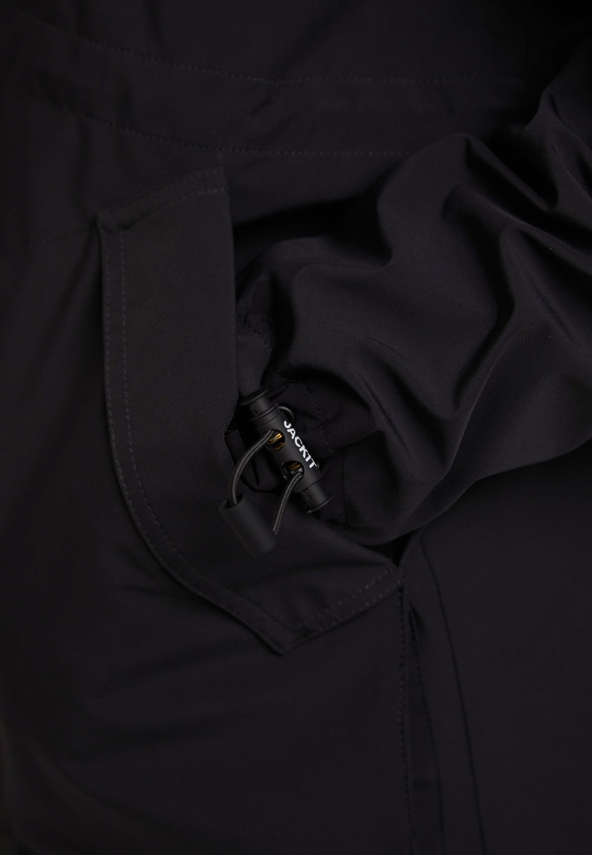Close-up of the HELIO Mid Windbreaker Black showcasing its lightweight fabric and adjustable features.