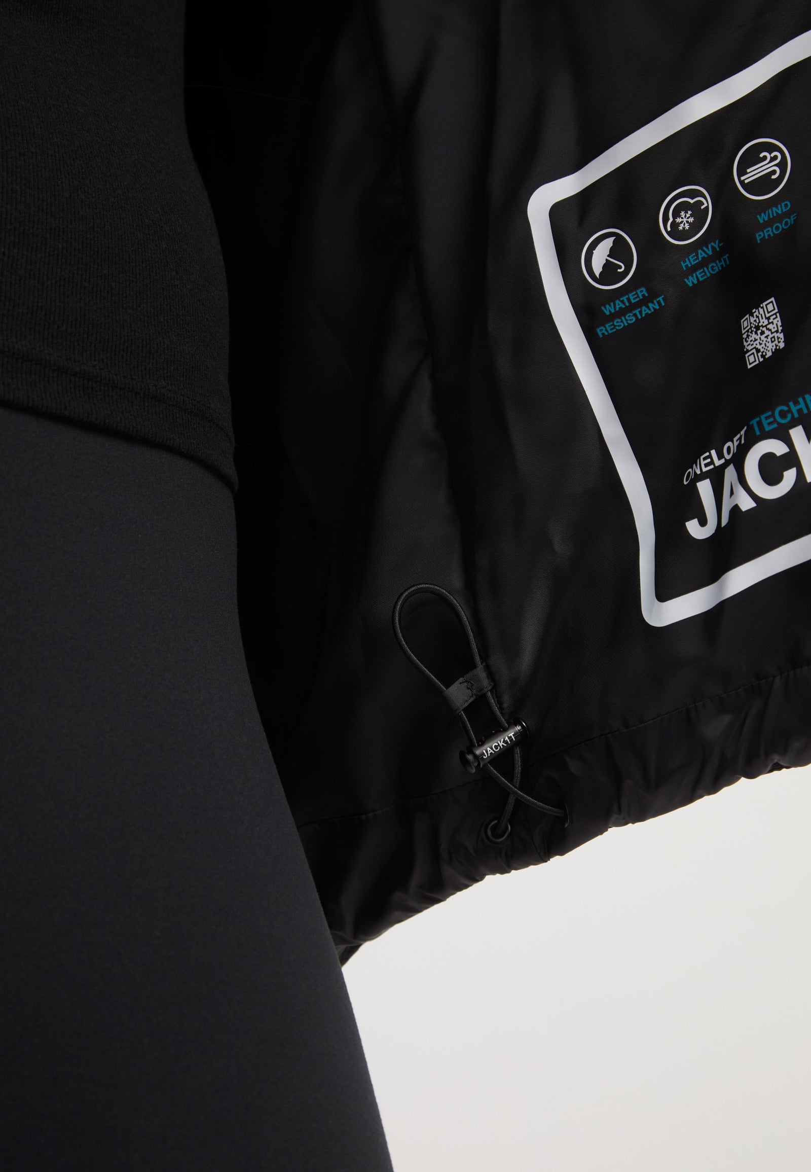 Cloud Prime Jacket Black detail shot by JACK1T