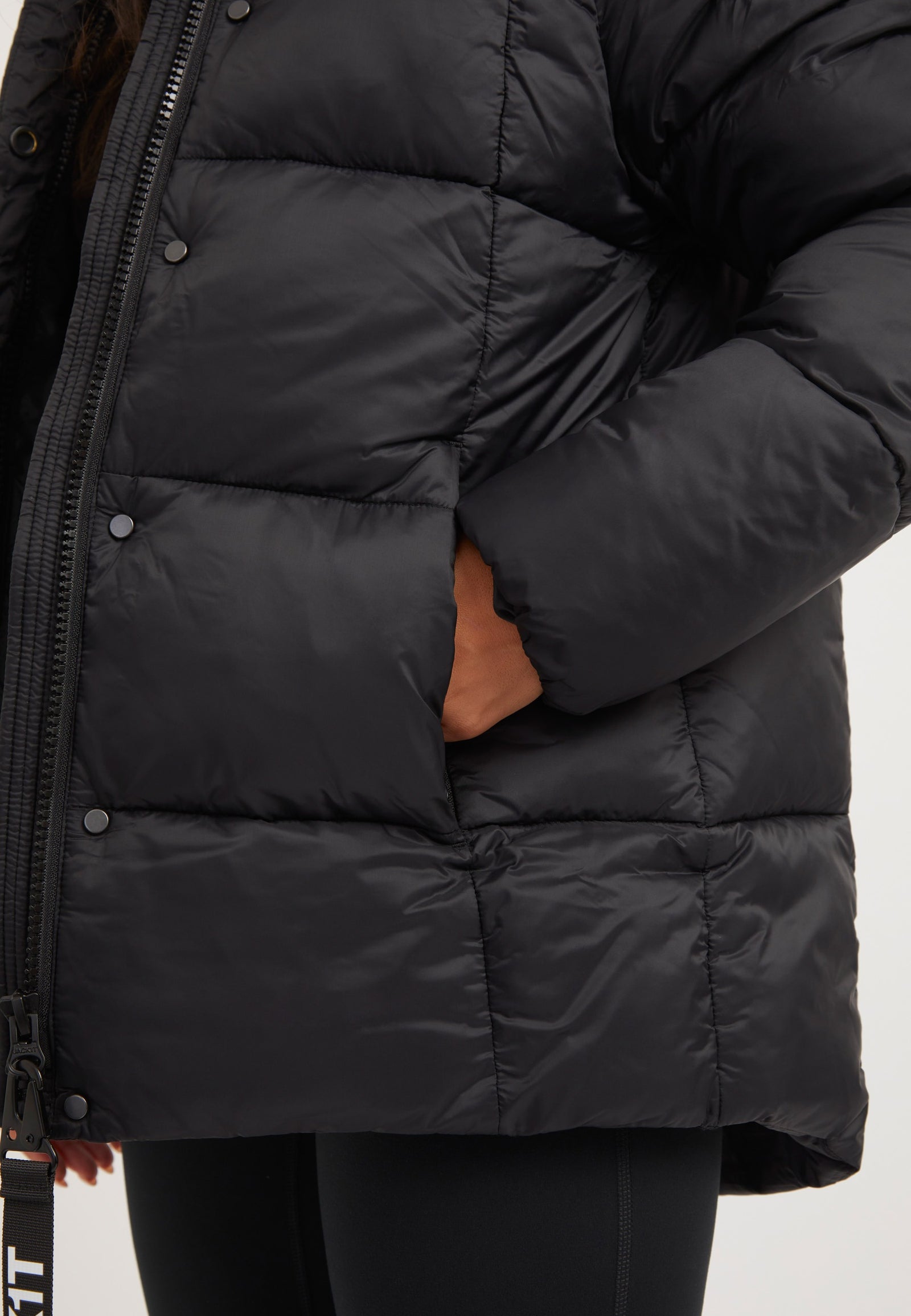 Cloud Prime Jacket Black detail shot by JACK1T