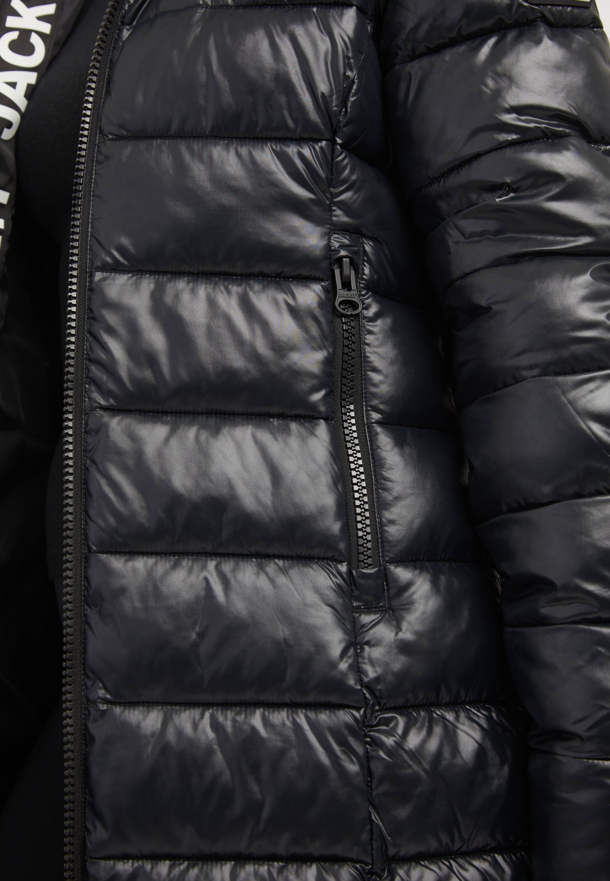 R3D Slick Coat Black detail shot by JACK1T