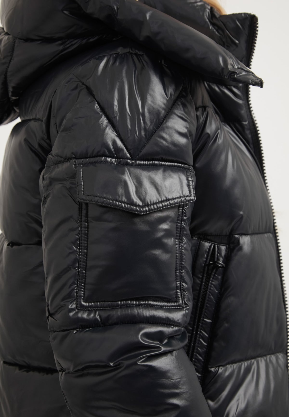 EZ Racer Slick Hood Jacket Black/Pink detail shot by JACK1T