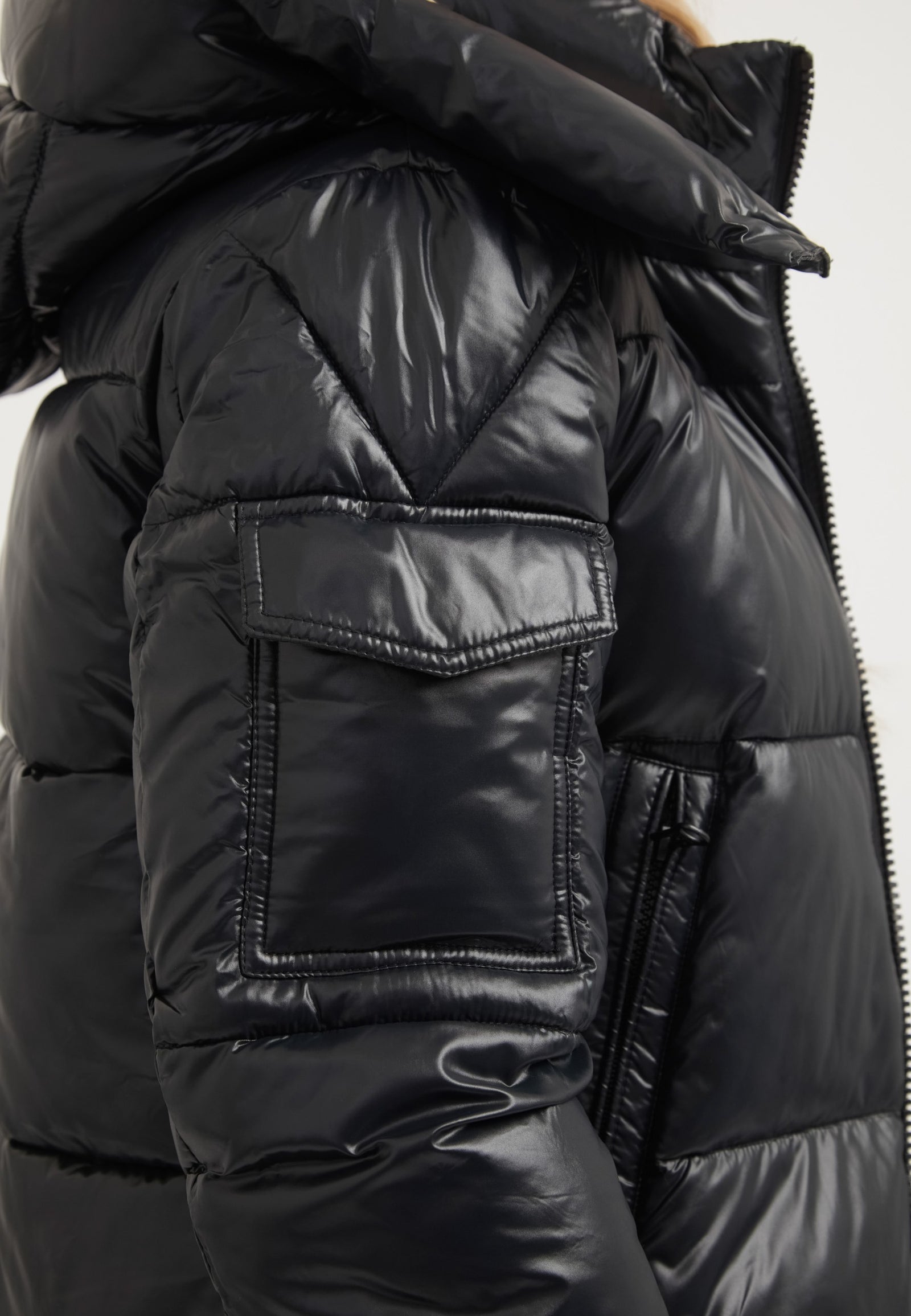 EZ Racer Slick Hood Jacket Black/Pink detail shot by JACK1T