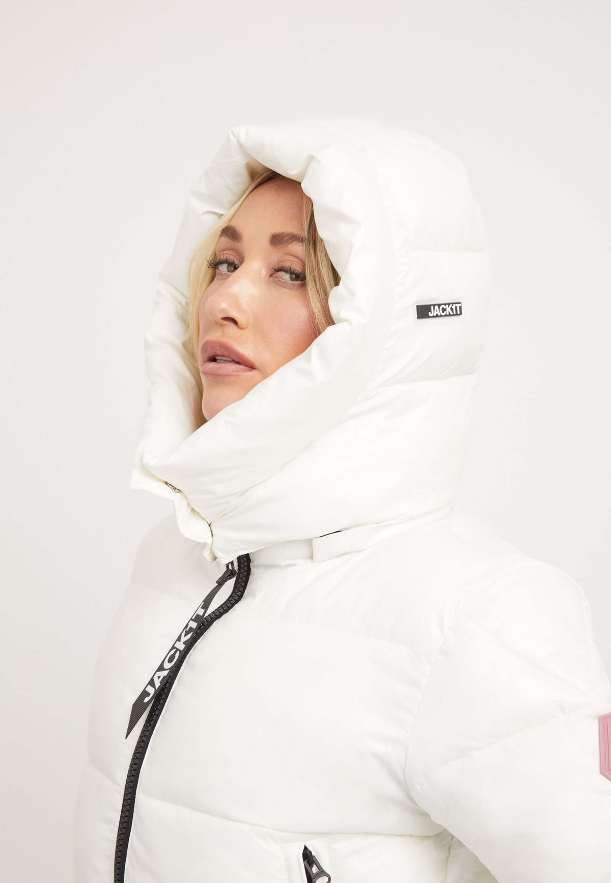 EZ Racer Slick Hood Jacket Snow detail shot by JACK1T