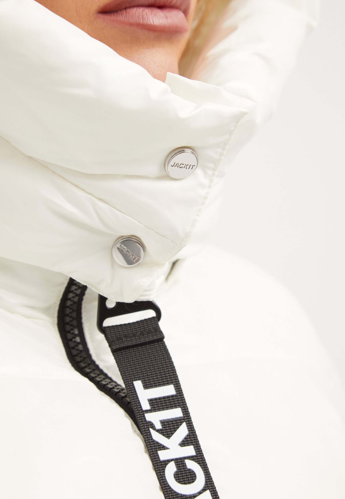 EZ Racer Slick Hood Jacket Snow detail shot by JACK1T