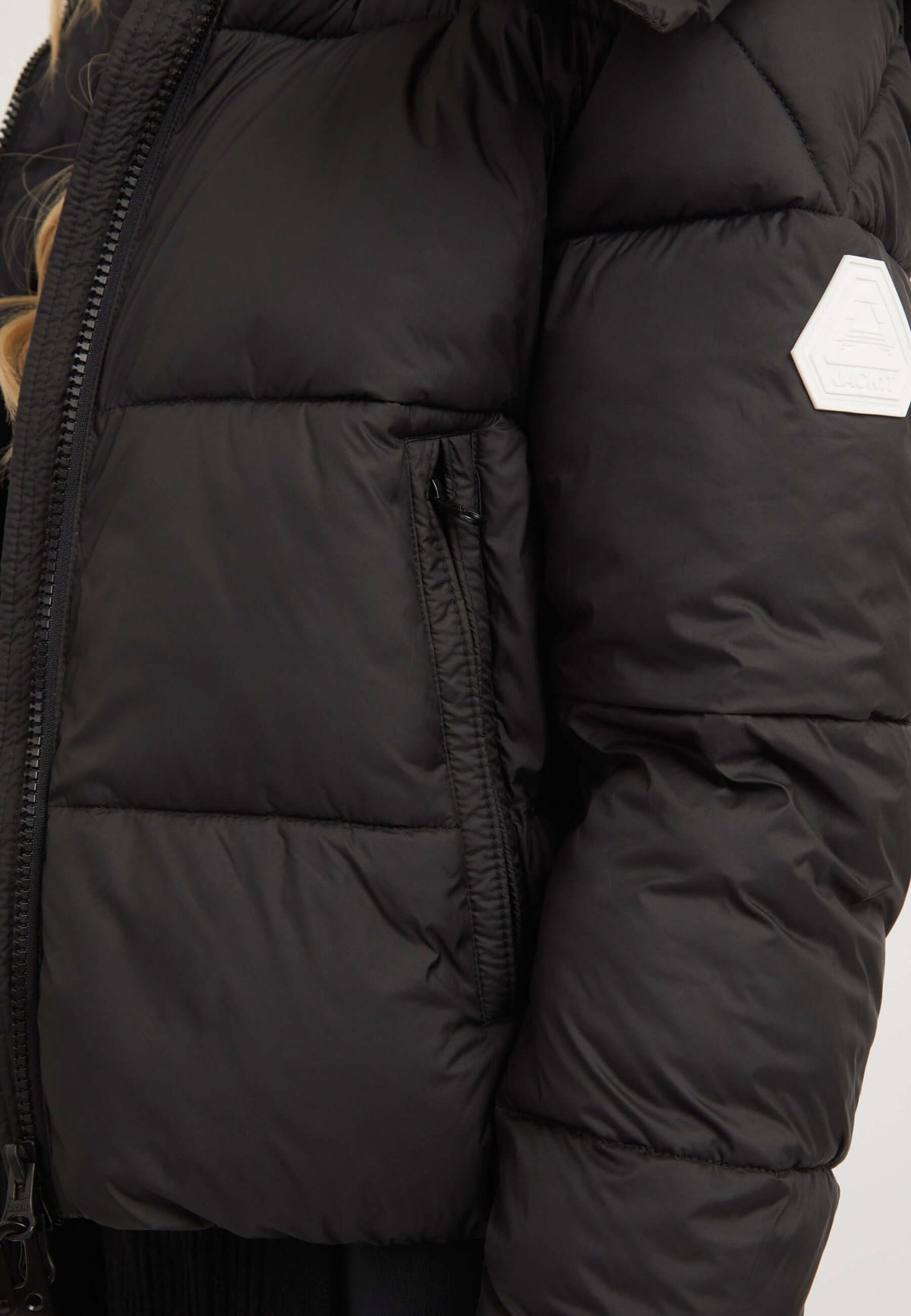 EZ Racer Hood Matt Jacket Black/Cherry Red detail shot by JACK1T