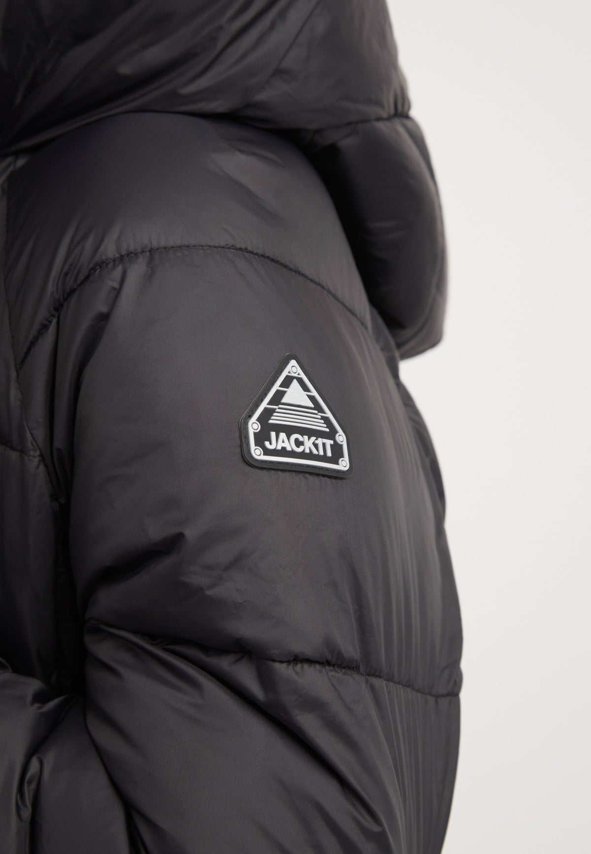 Cloud Boss Coat Black detail shot by JACK1T