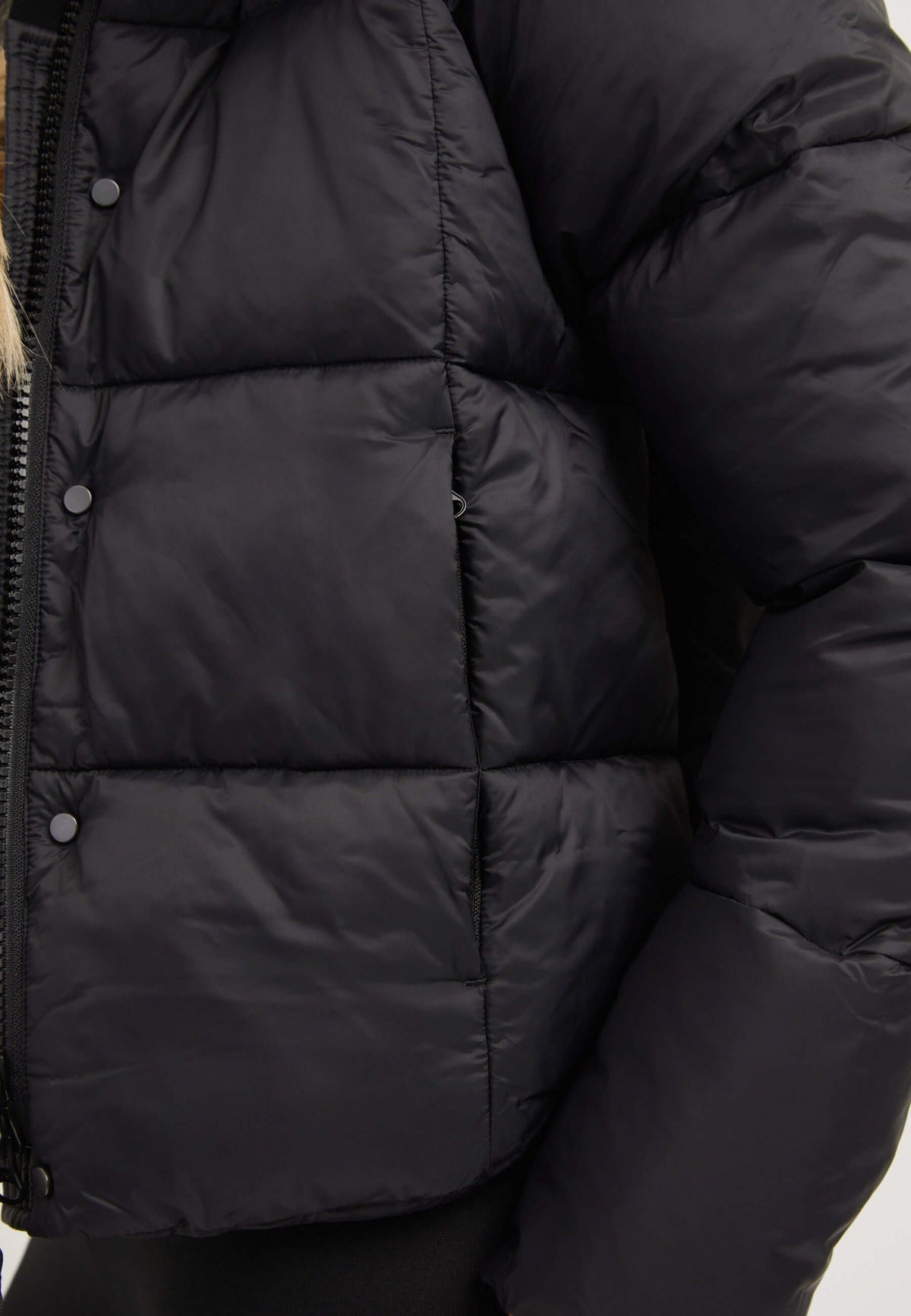 Close-up of the Cloud Crop Jacket Black, a womens short puffer jacket with modern cropped cut and premium insulation.