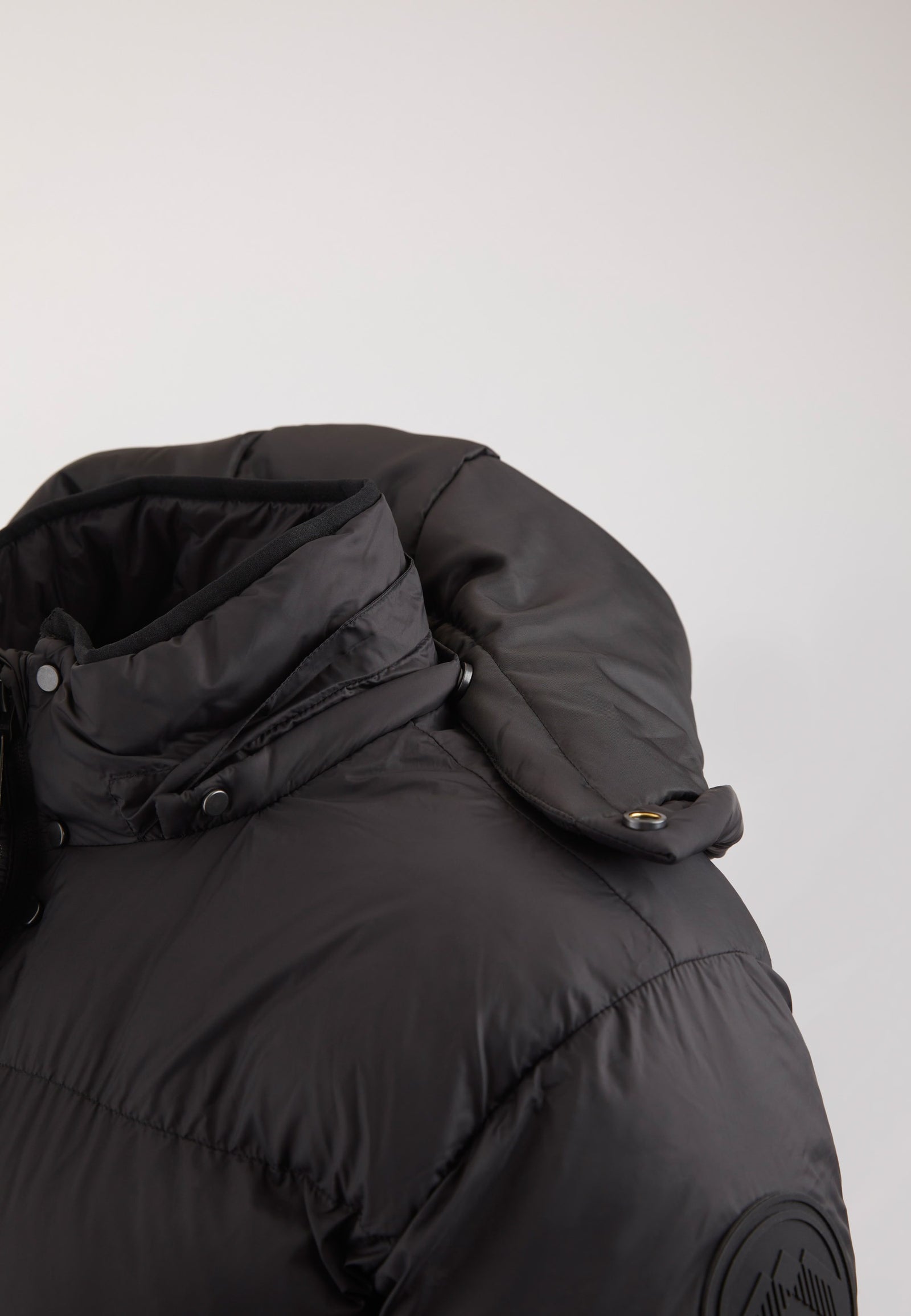 Helio Crop Duvet Jacket Black detail shot by JACK1T