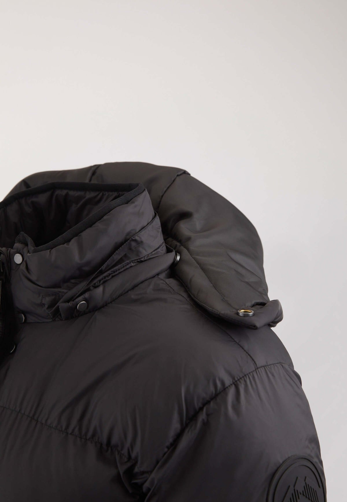 Helio Crop Duvet Jacket Black detail shot by JACK1T
