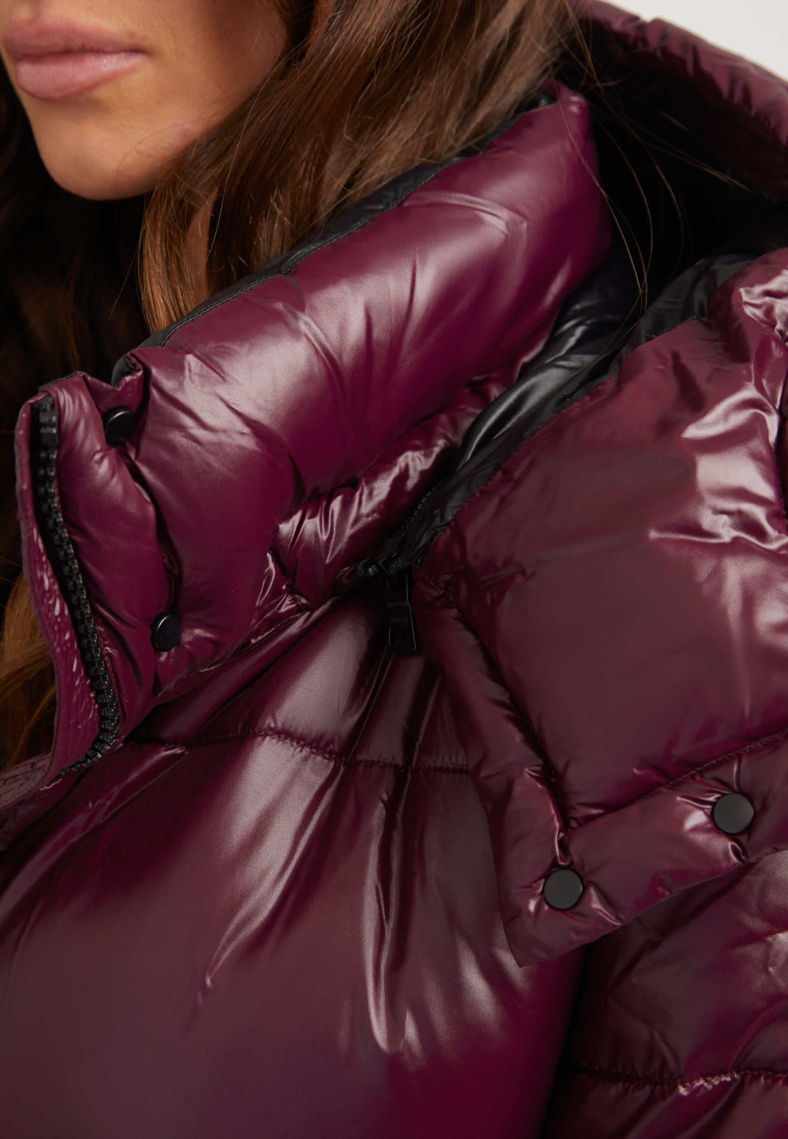EZ Colonia Jacket Aubergine detail shot by JACK1T