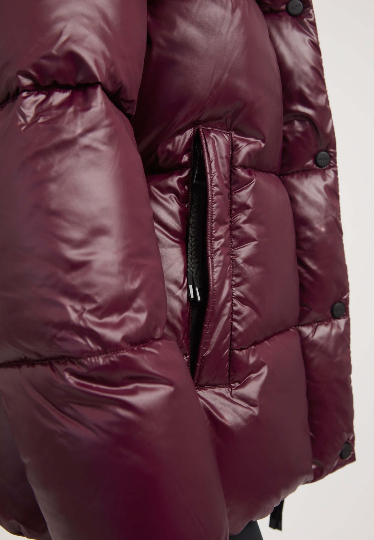EZ Colonia Jacket Aubergine detail shot by JACK1T