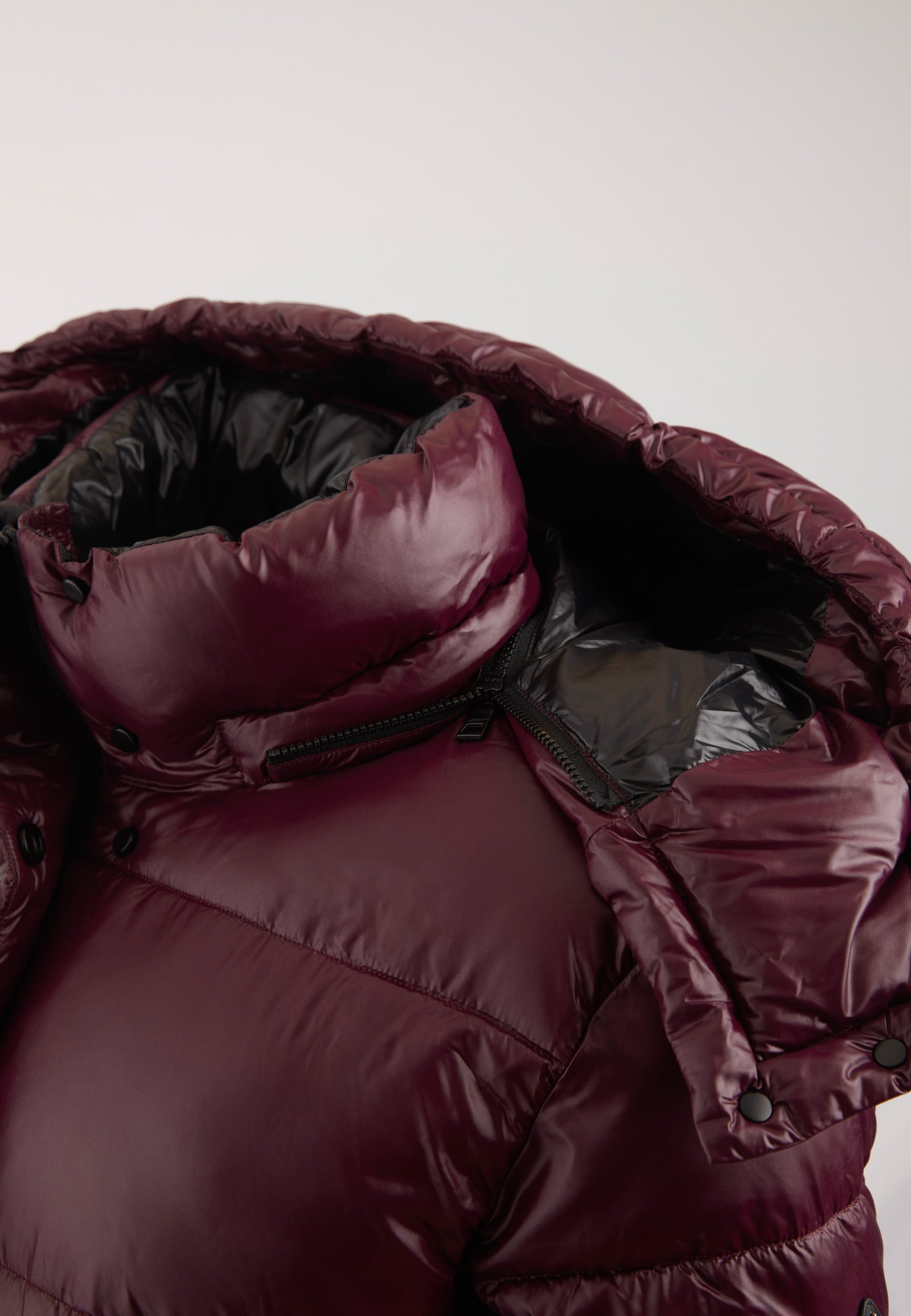 EZ Colonia Jacket Aubergine flat lay swatch