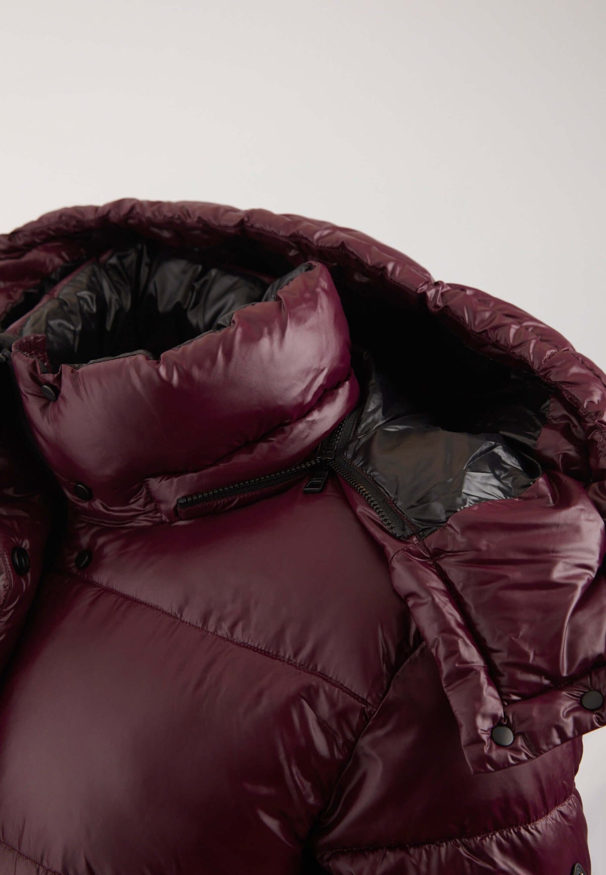 EZ Colonia Jacket Aubergine flat lay swatch