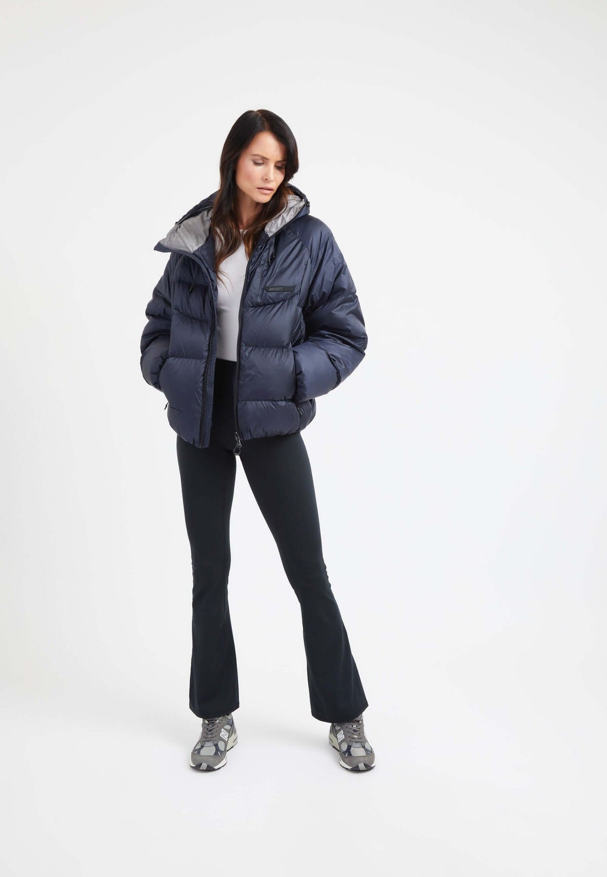 Model wearing an oversized puffer navy jacket with a modern silhouette and cozy fleece pockets.