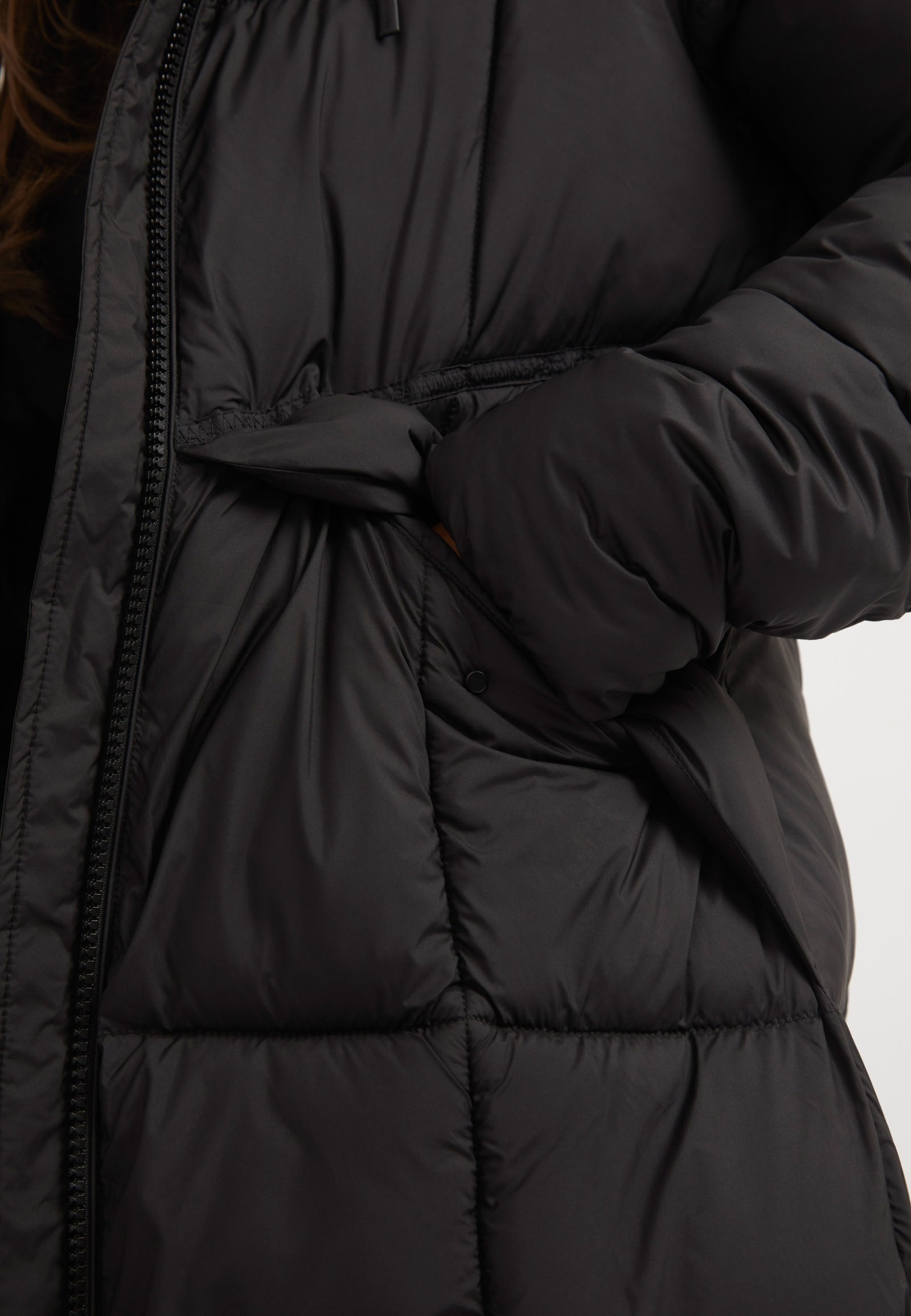 Black Star Ex-long Puffer Matt Coat Black detail shot by JACK1T
