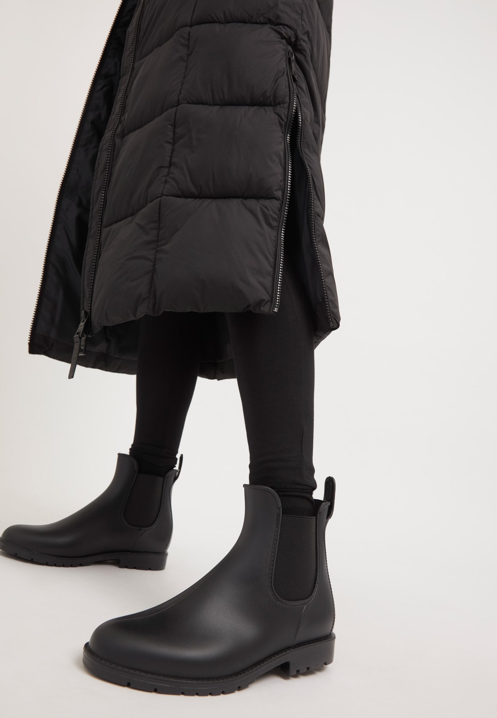 Black Star Ex-long Puffer Matt Coat Black detail shot by JACK1T