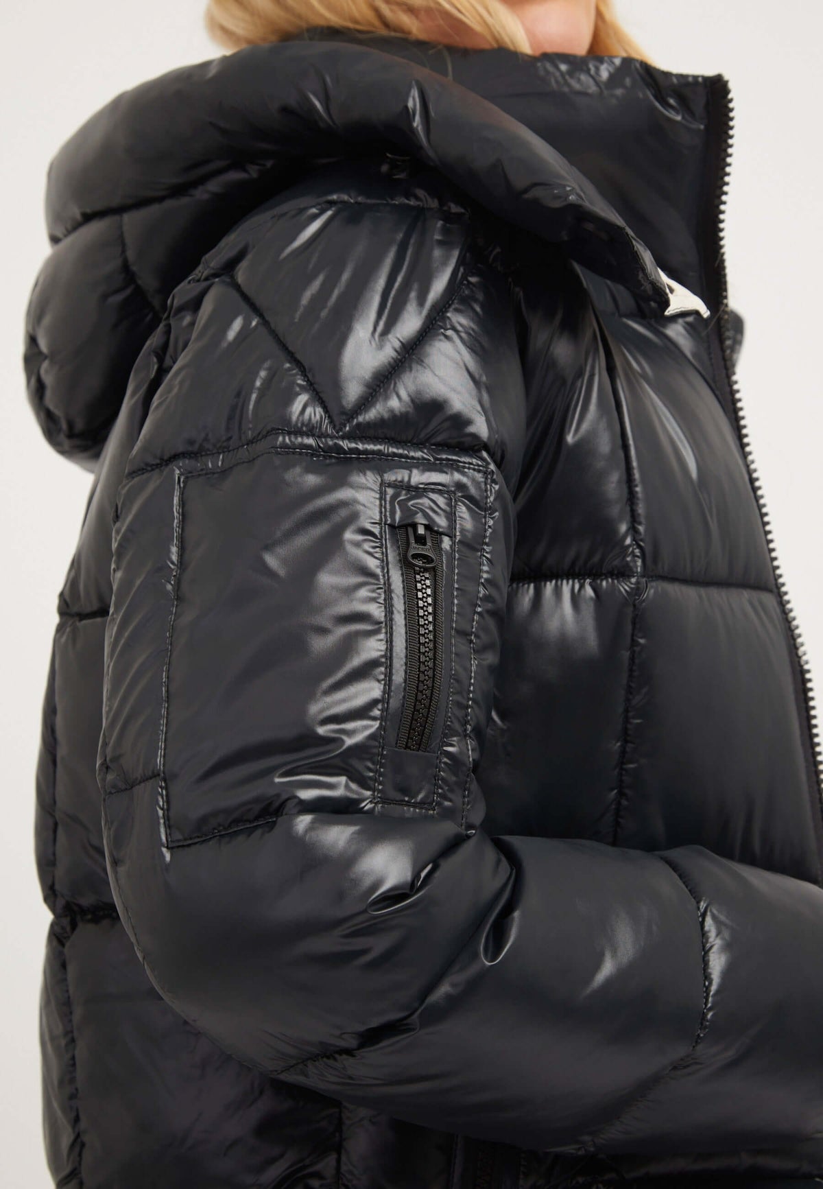 EZ Box Racer Jacket Black detail shot by JACK1T
