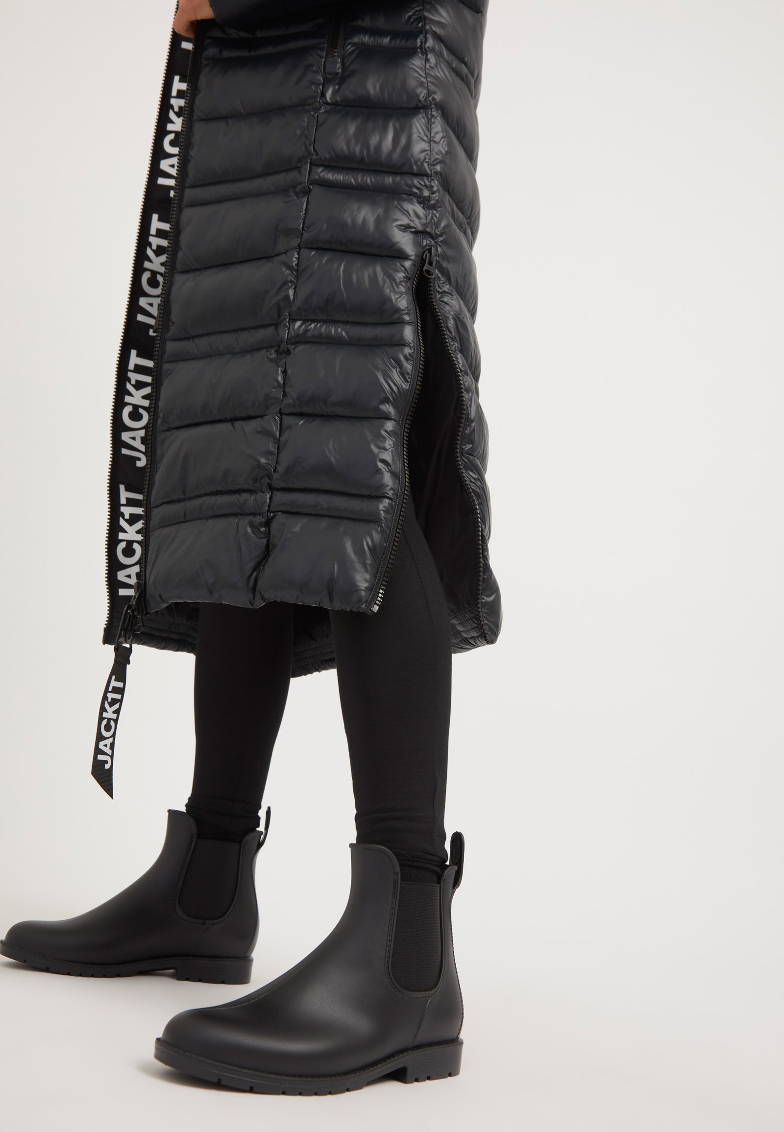 R4D Extra Long Straight Baffle Coat Black detail shot by JACK1T