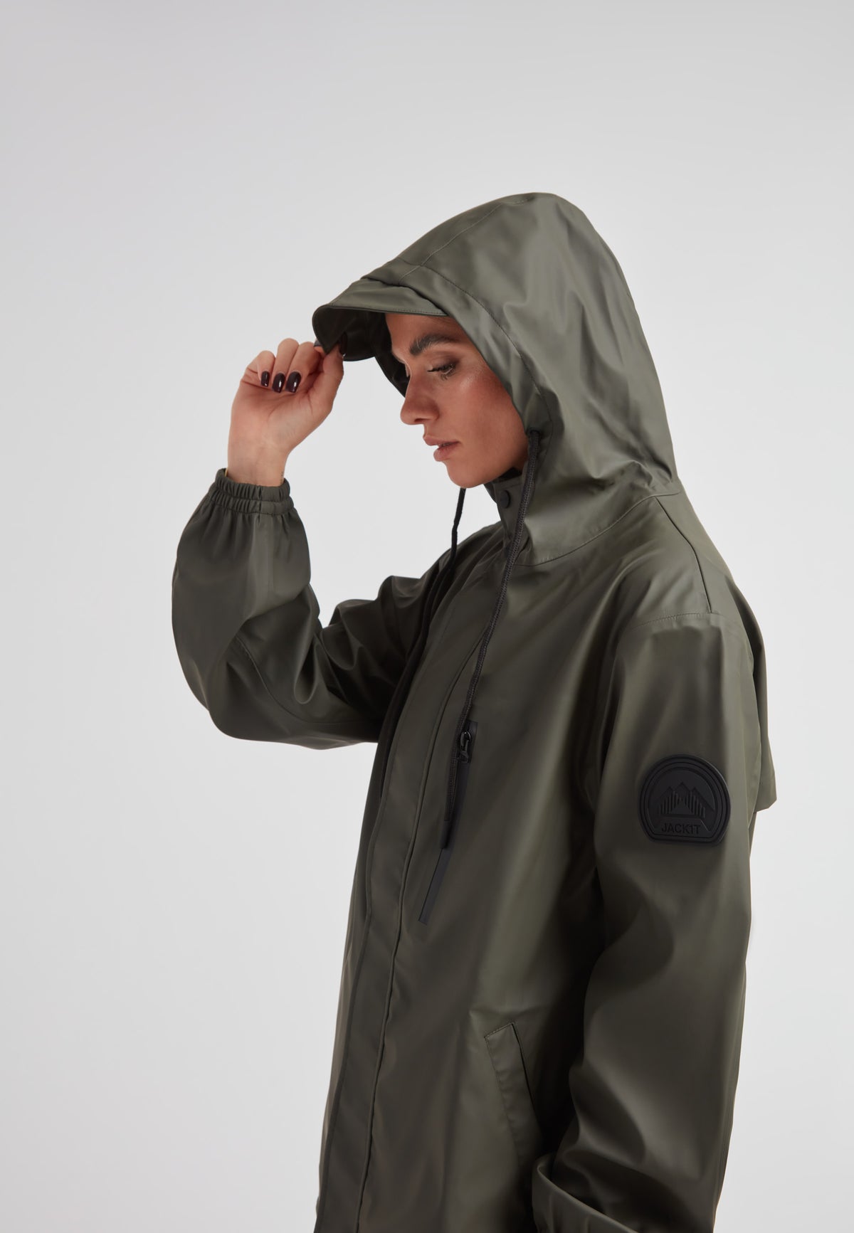 Model wearing ELEMENTS Raincoat 2.0 Khaki, showcasing its lightweight and stylish design.