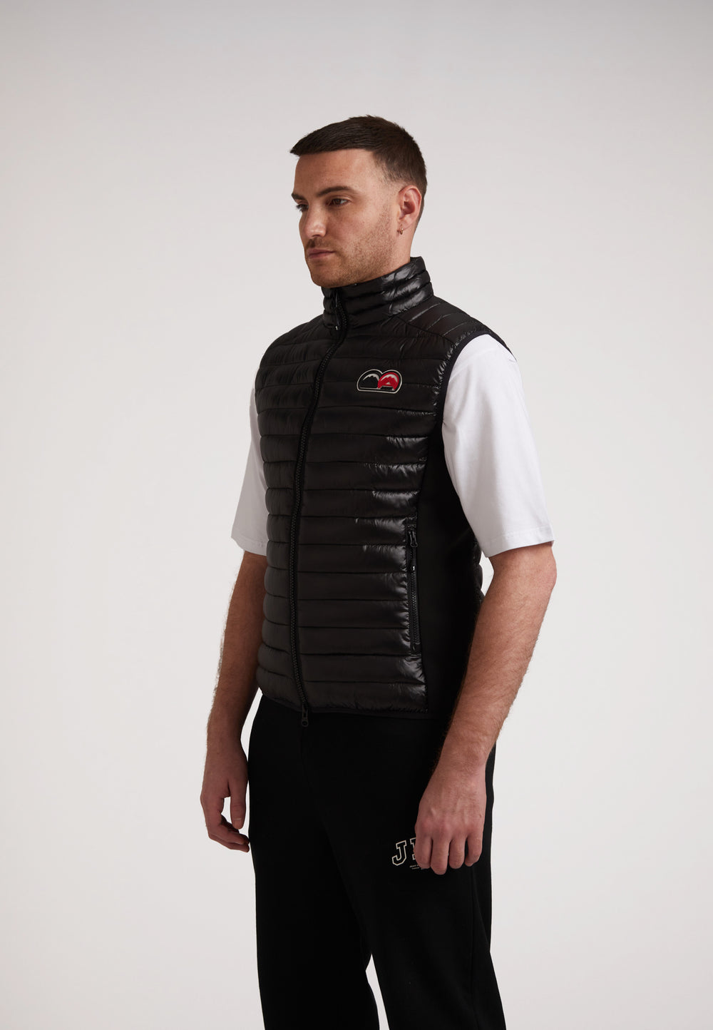 Man wearing SPORTL1TE Funnel Lightweight Gilet 2.0, a lightweight gilet for outdoor activities.