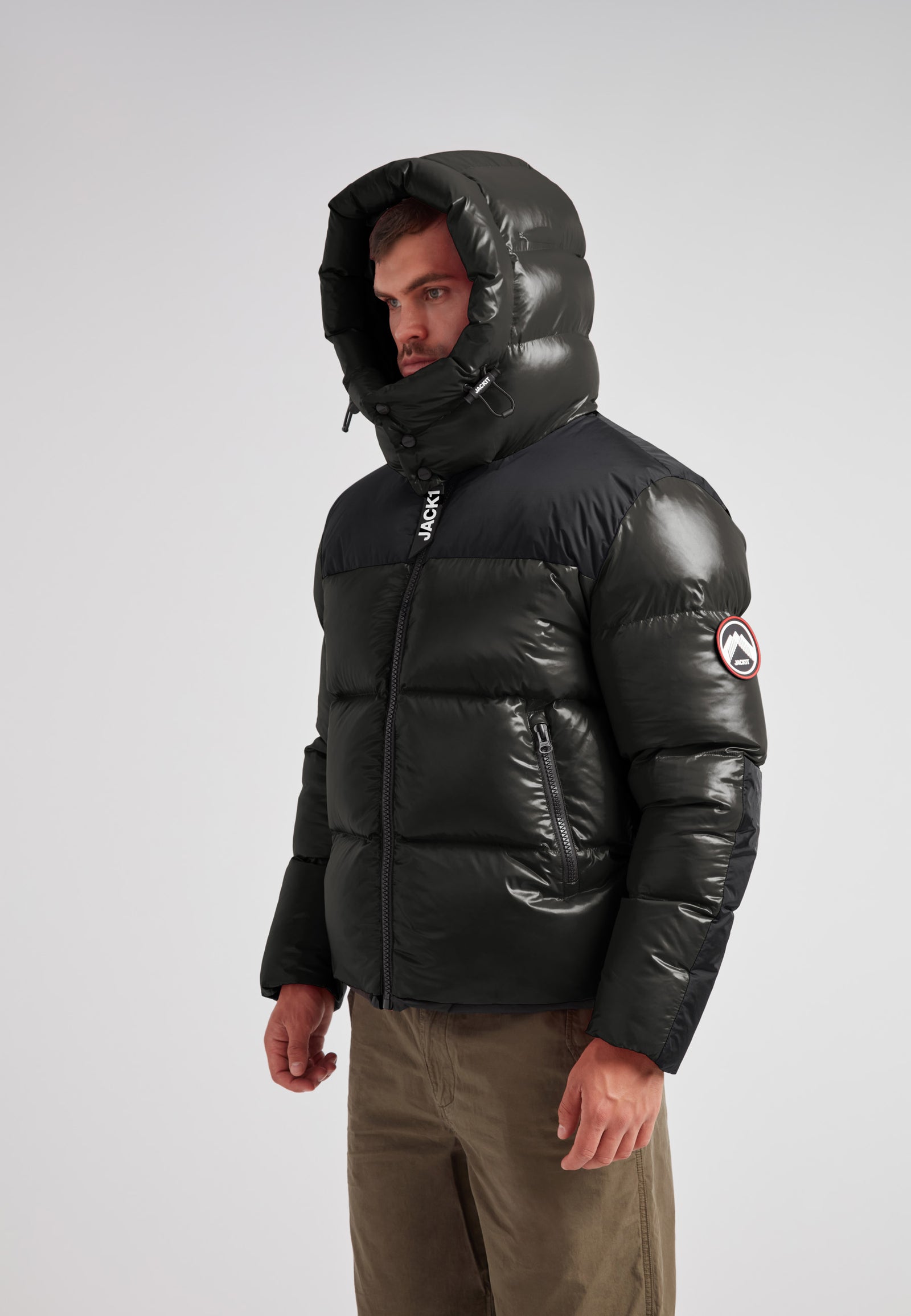 Expedition Parka Puffer Men Emerald featuring a stylish oversized hood and structured box fit for ultimate winter warmth.