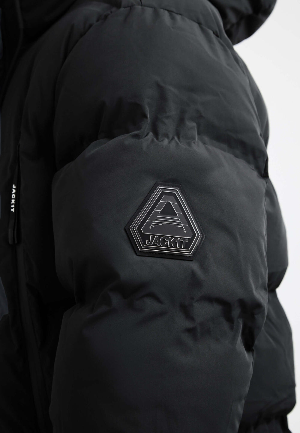 Supremo Coat Black detail shot by JACK1T