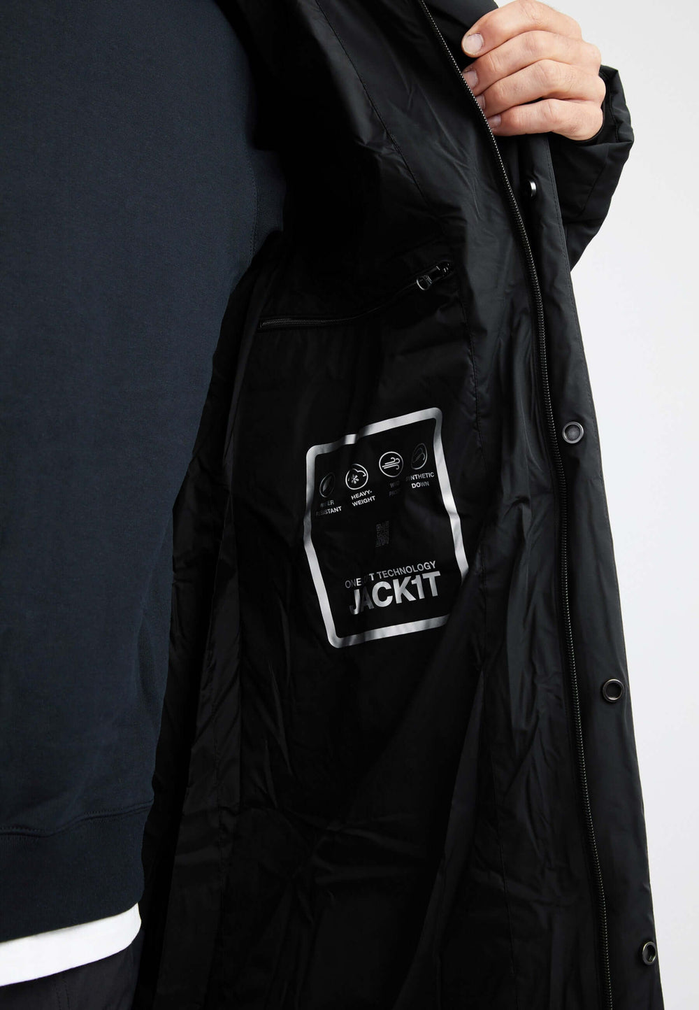 Supremo Coat Black detail shot by JACK1T