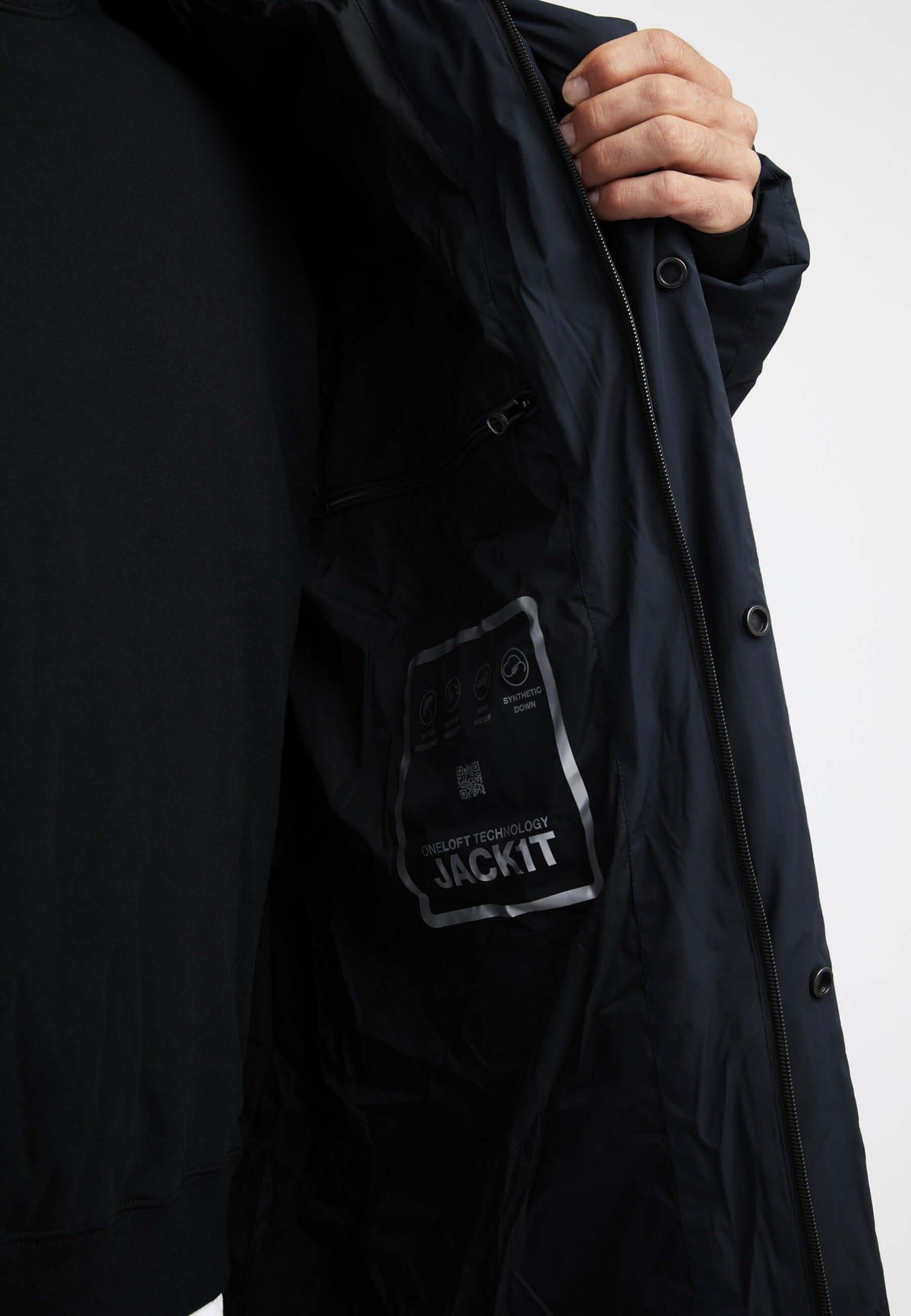 Supremo Coat Navy detail shot by JACK1T