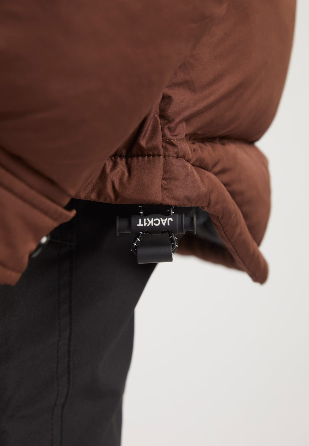 Luna Puffer Jacket Mid Brown/Black detail shot by JACK1T