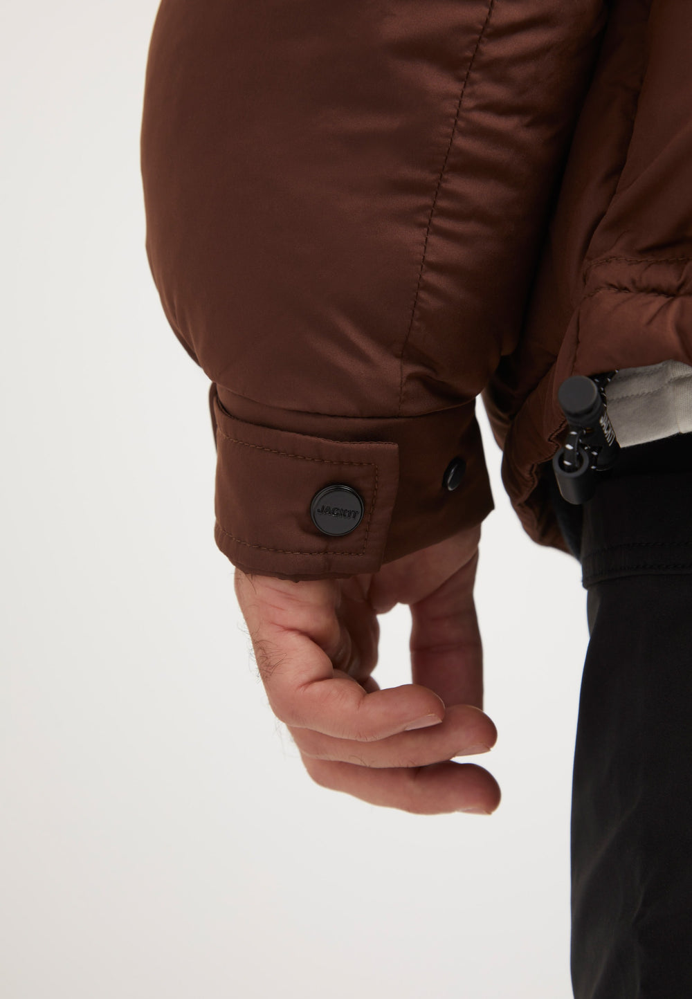 Luna Puffer Jacket Mid Brown/Black detail shot by JACK1T