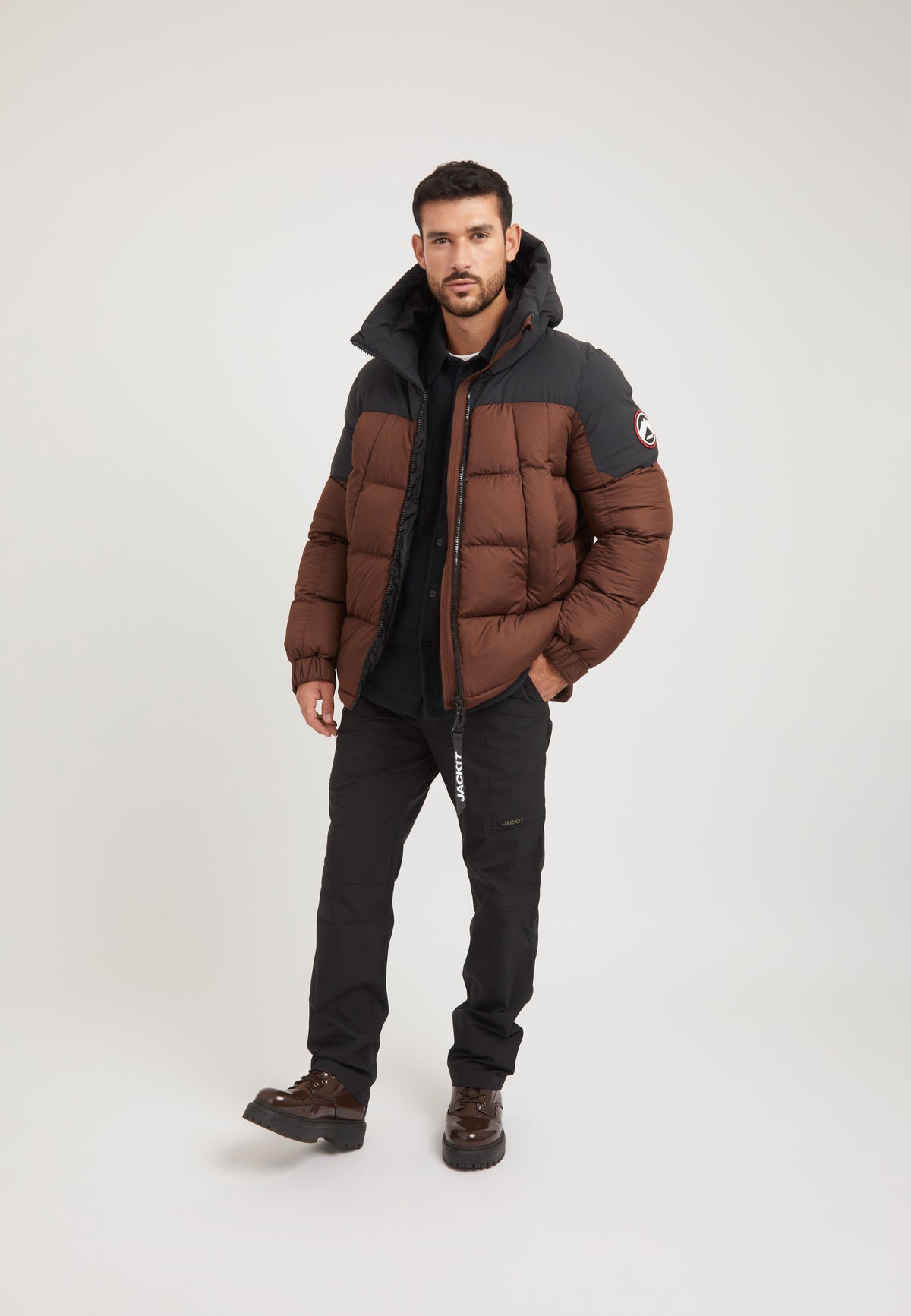 Luna Puffer Jacket Mid Brown/Black on model detail by JACK1T