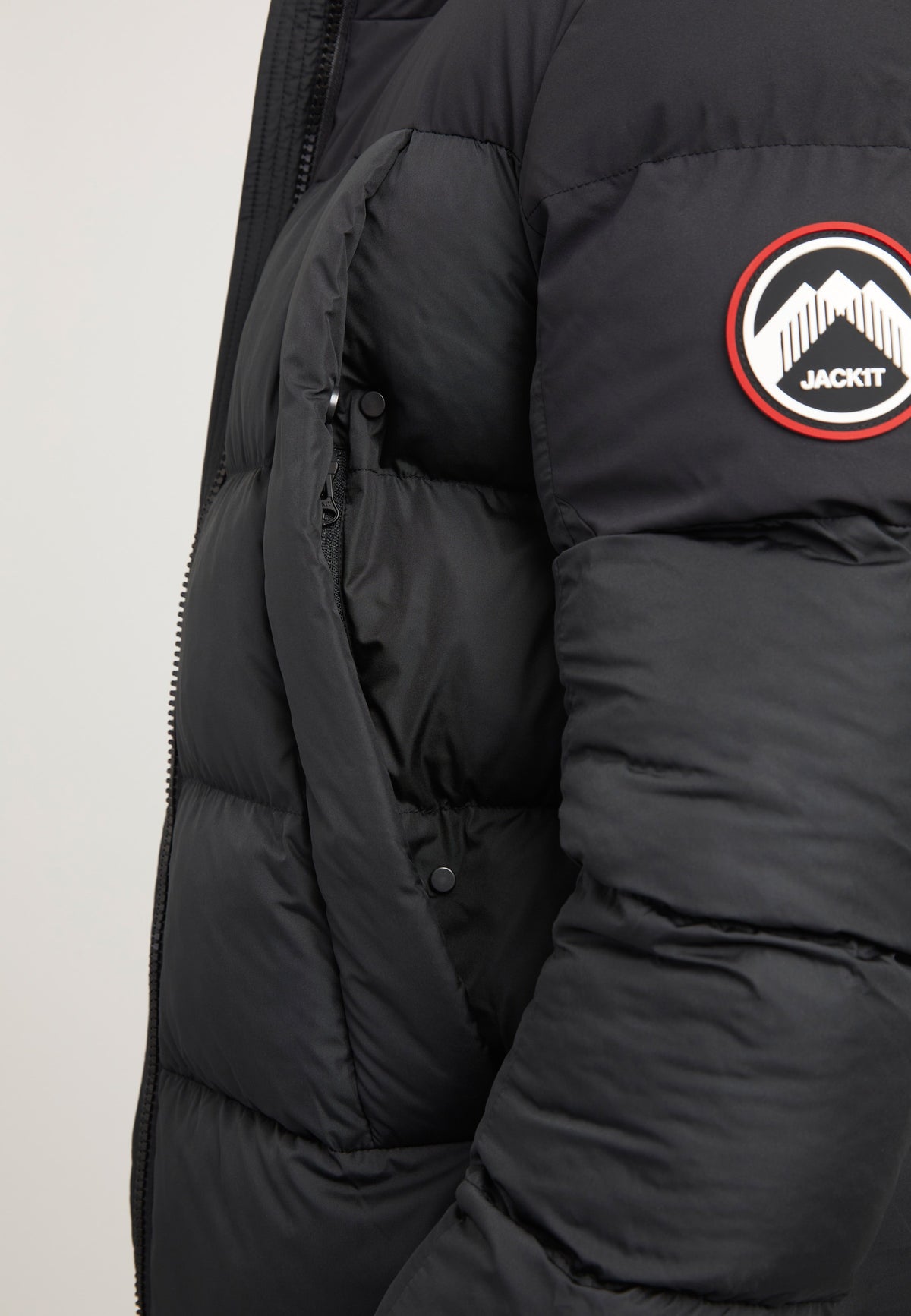 Luna Puffer Jacket Black detail shot by JACK1T