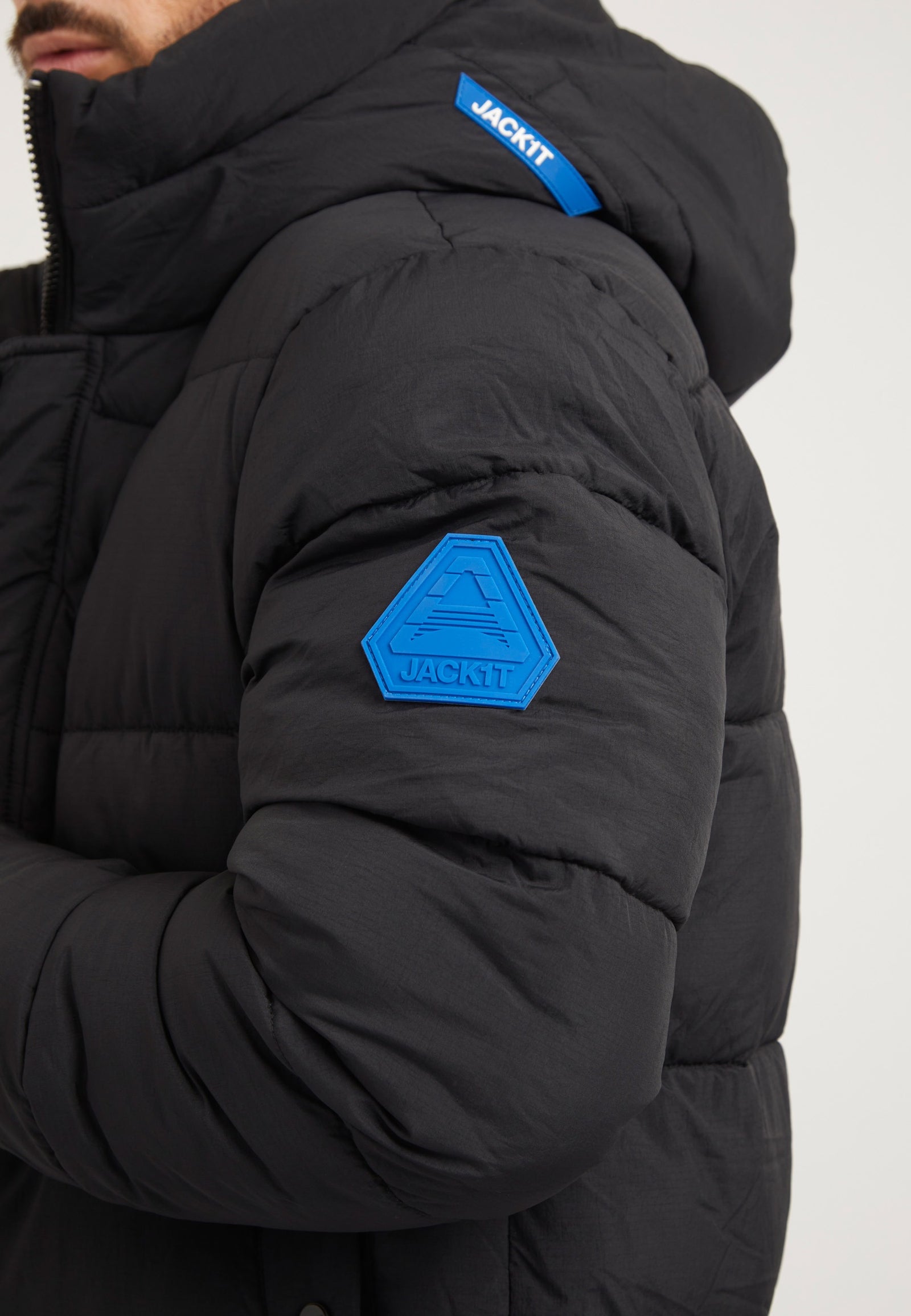 Nomad ONELOFT Parka Coat 2.0 Black detail shot by JACK1T