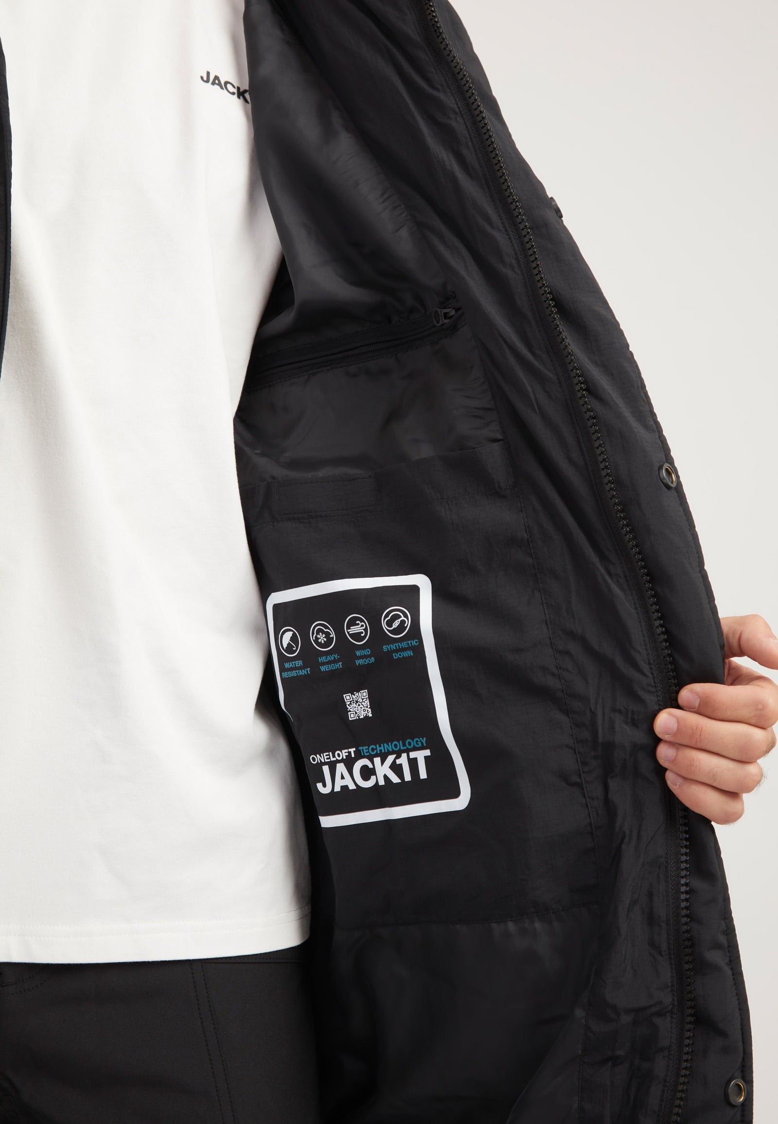 Nomad ONELOFT Parka Coat 2.0 Black detail shot by JACK1T