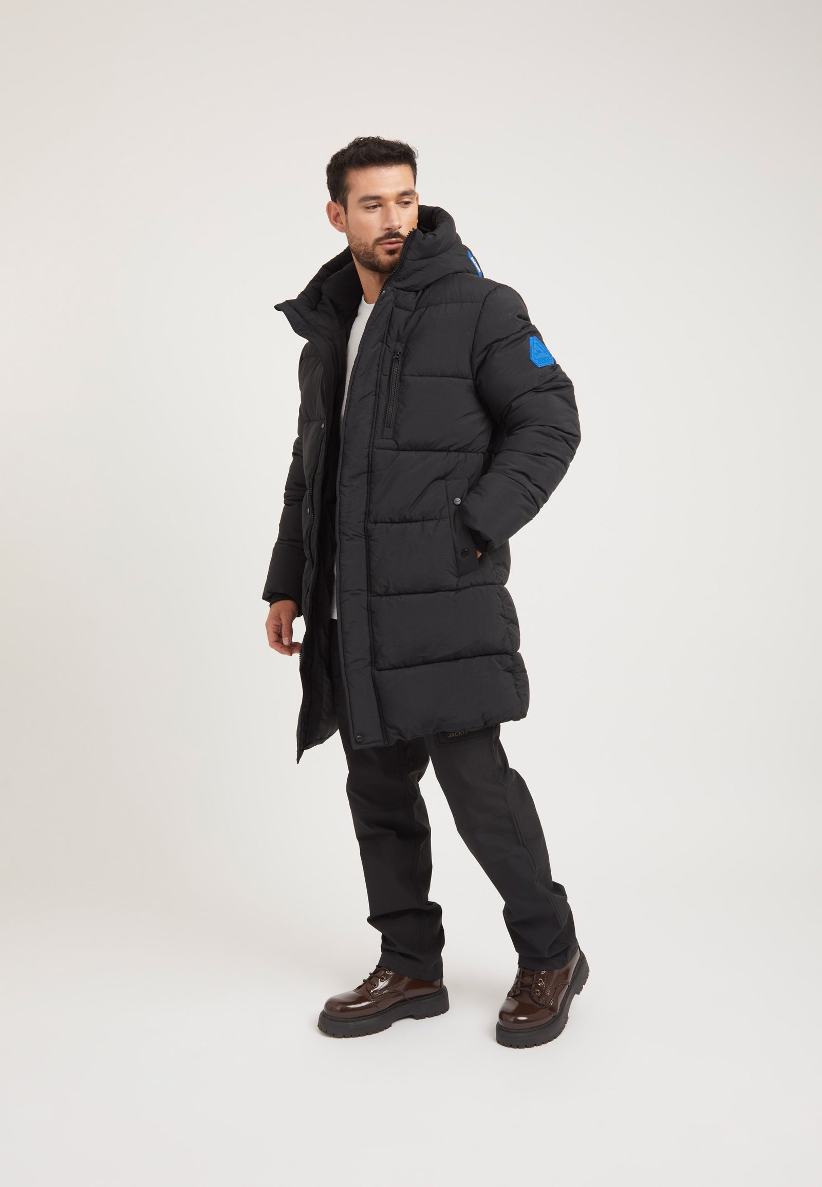 Nomad ONELOFT Parka Coat 2.0 Black on model detail by JACK1T