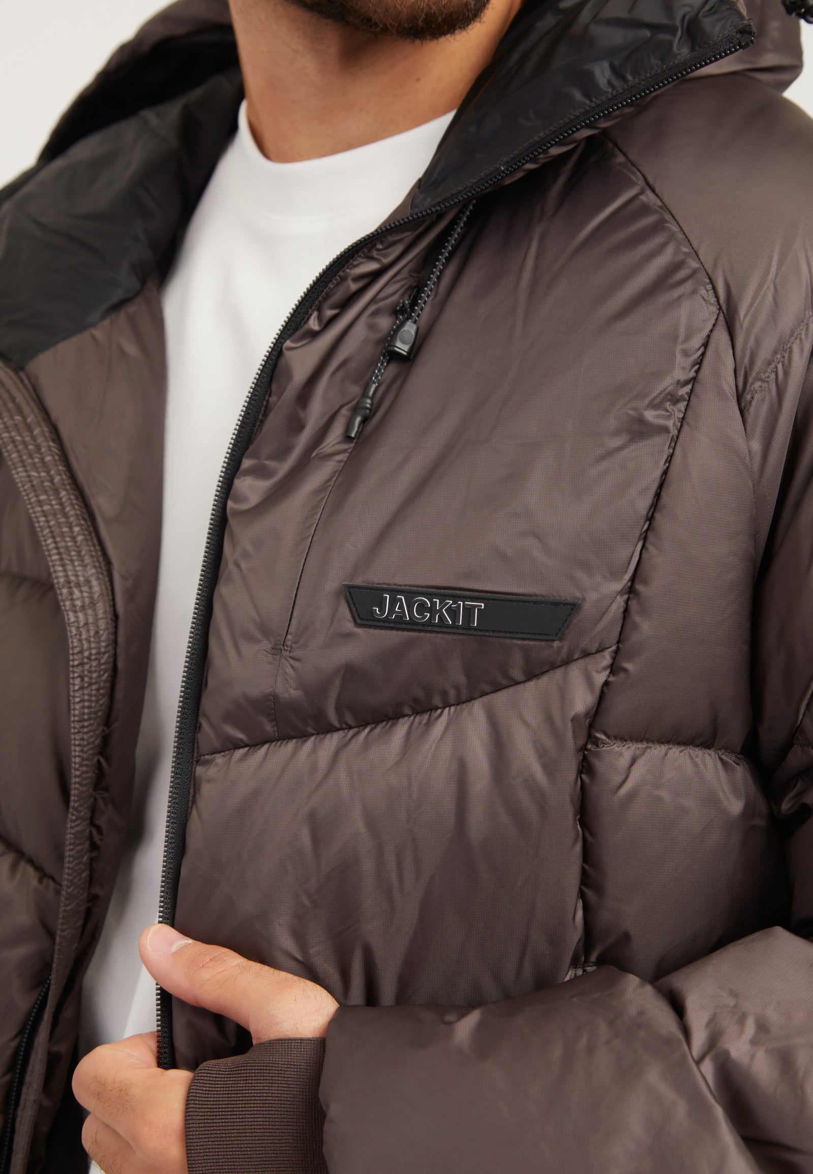 Bubble Jacket Mid Brown detail shot by JACK1T