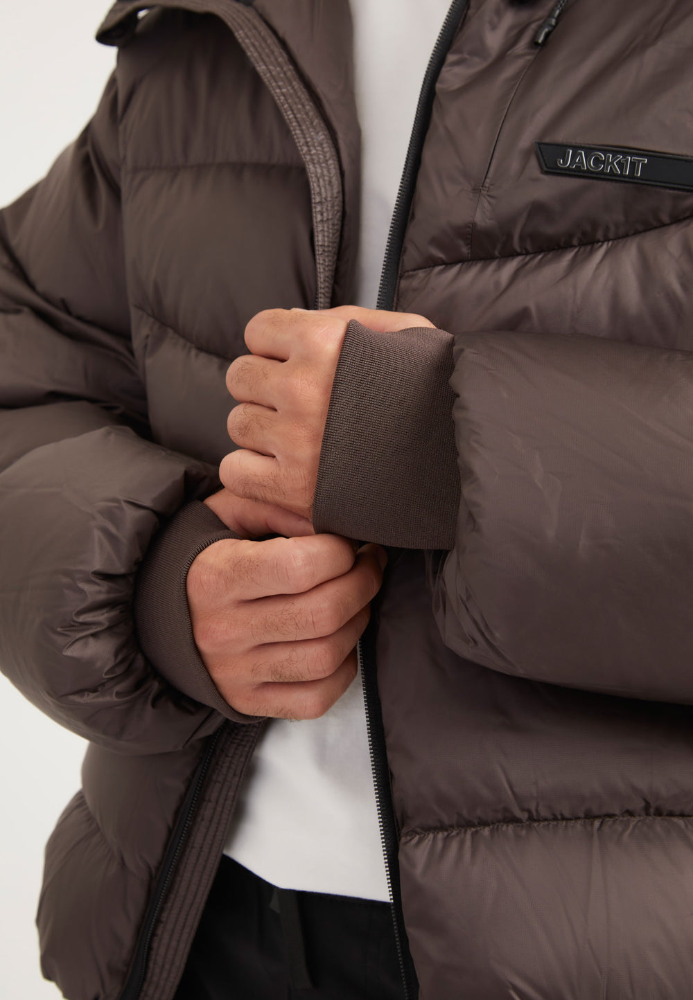 Bubble Jacket Mid Brown detail shot by JACK1T