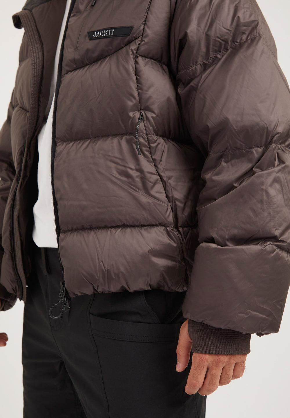 Bubble Jacket Mid Brown detail shot by JACK1T