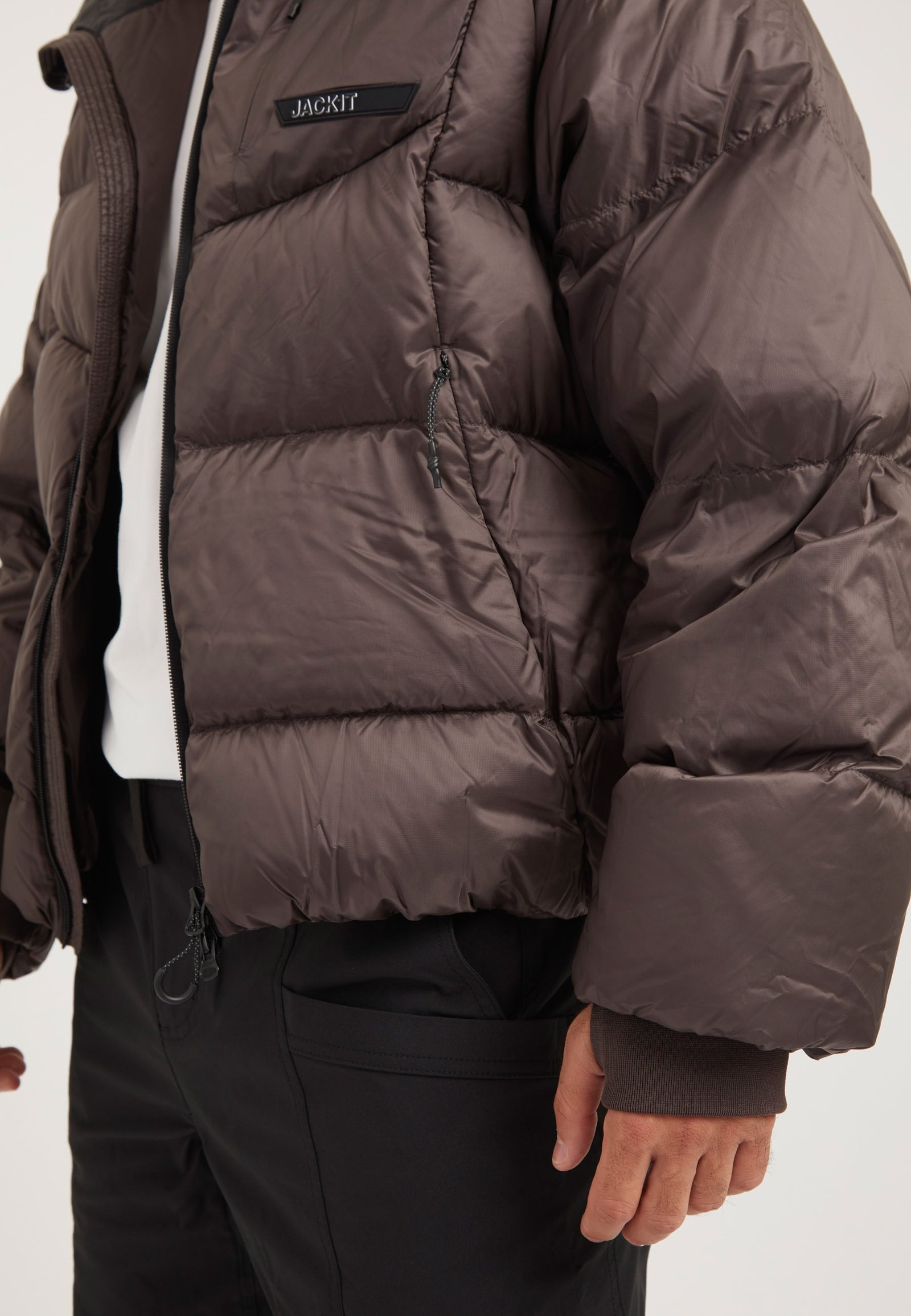 Bubble Jacket Mid Brown detail shot by JACK1T