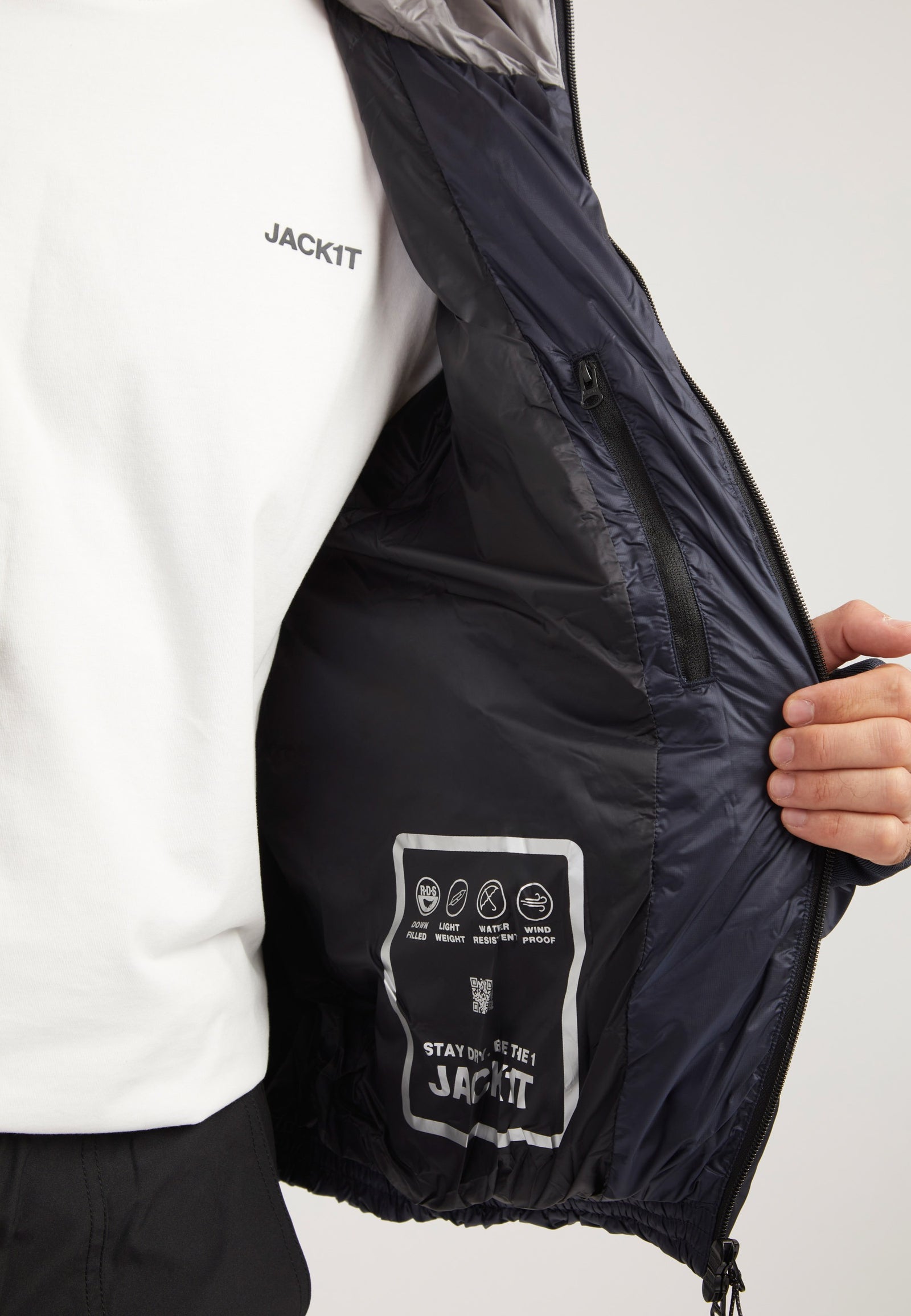 Bubble Jacket Navy detail shot by JACK1T